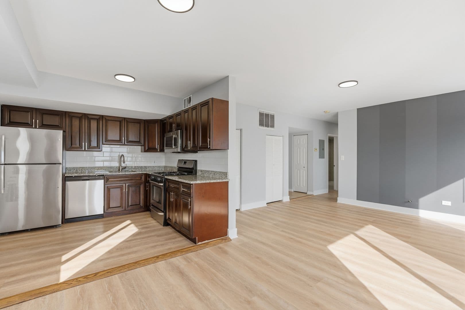 Chicago Apartment: 2451 W Howard Street