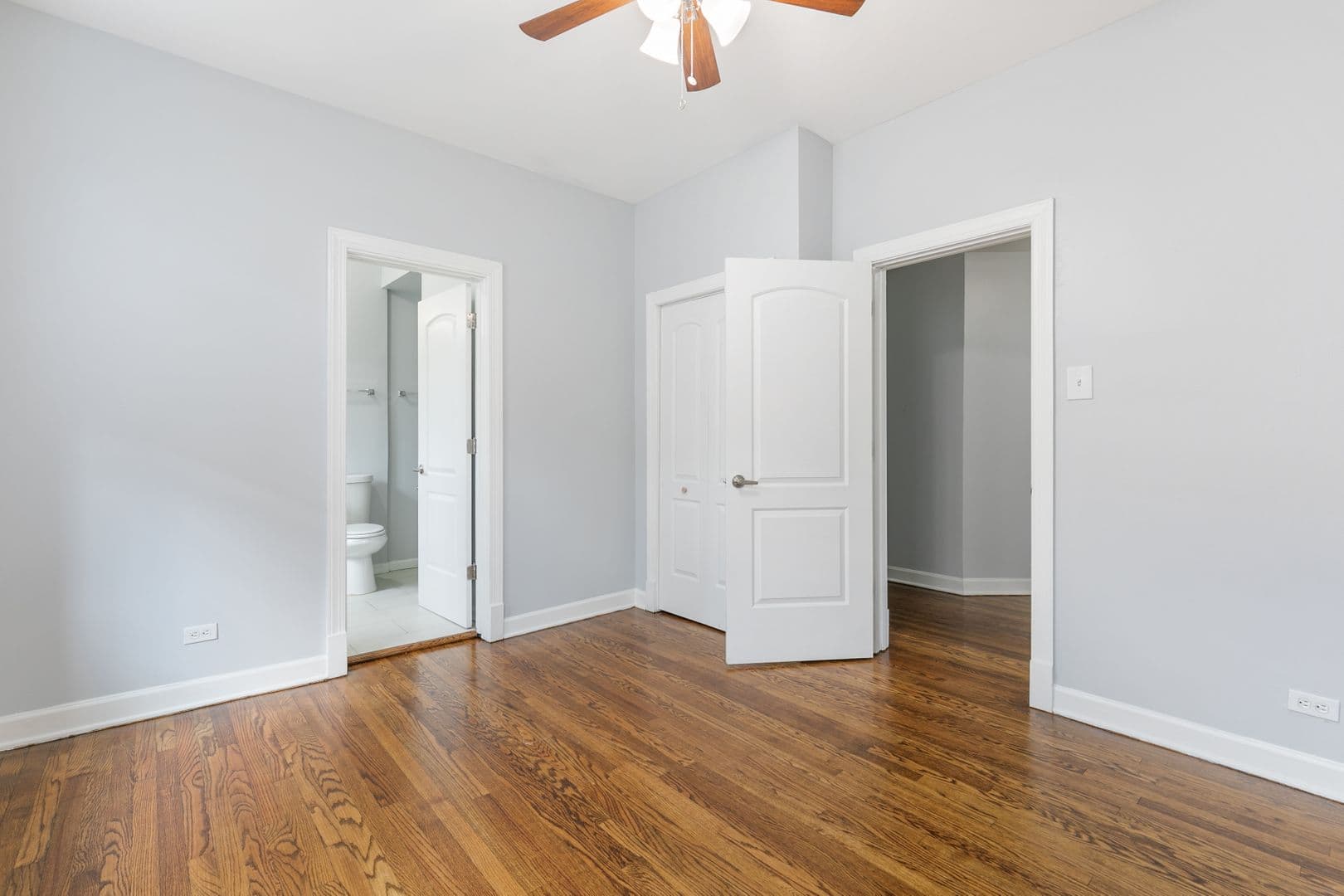 Chicago Apartment: 7700-7706 N Marshfield Ave; 1638-1642 W Jonquil Ter