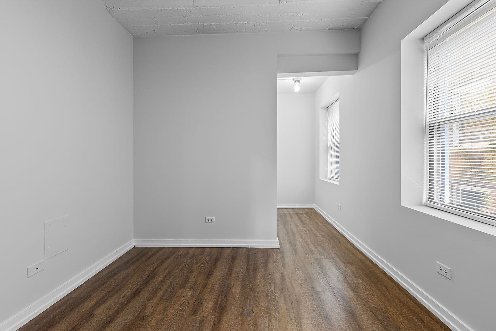 Chicago Apartment: 5718 N Winthrop Avenue
