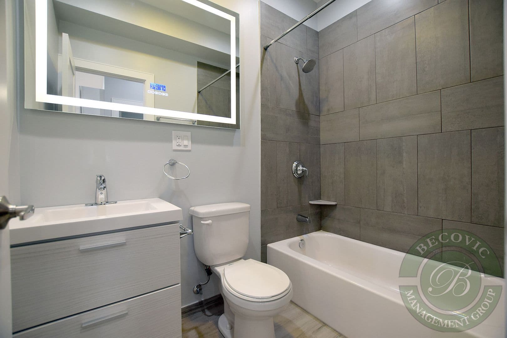Chicago Apartment: 6035-6045 N Winthrop