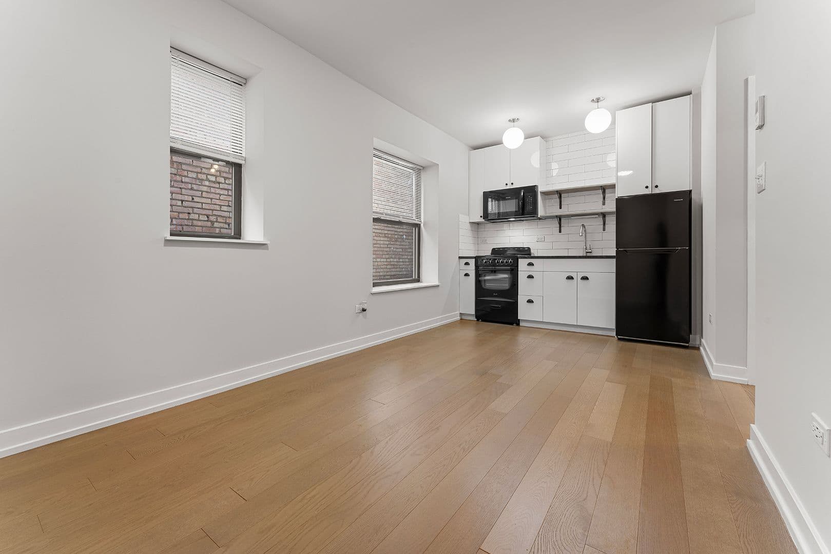 Chicago Apartment: 6019 N Winthrop Avenue