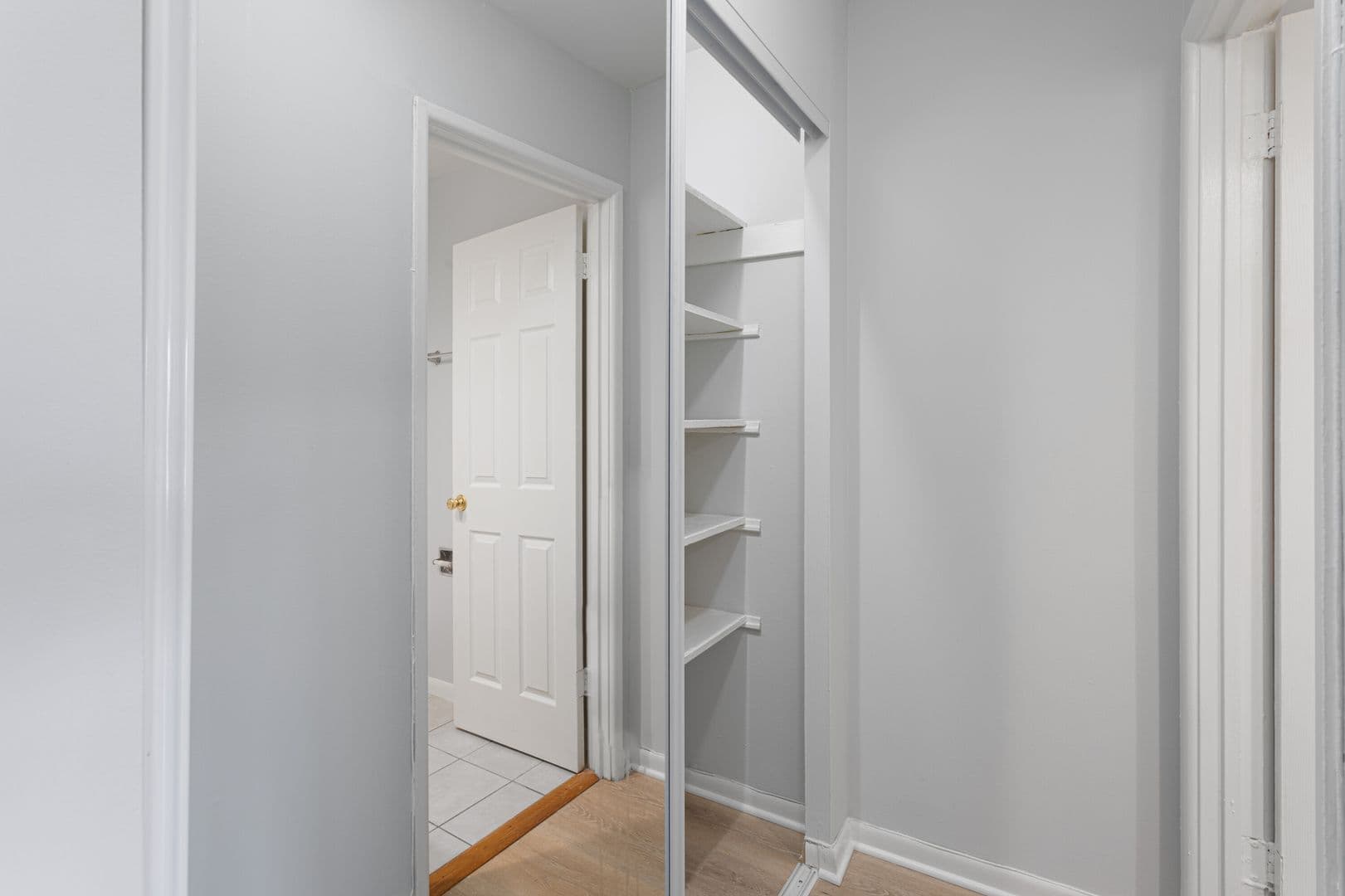 Chicago Apartment: 6758 N. Sheridan Rd.