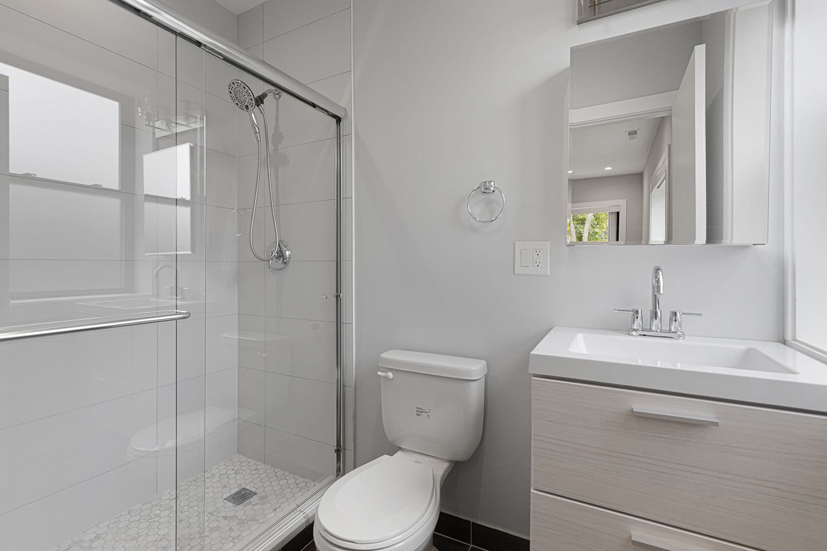 Chicago Apartment: 1548-1558.5 W Juneway