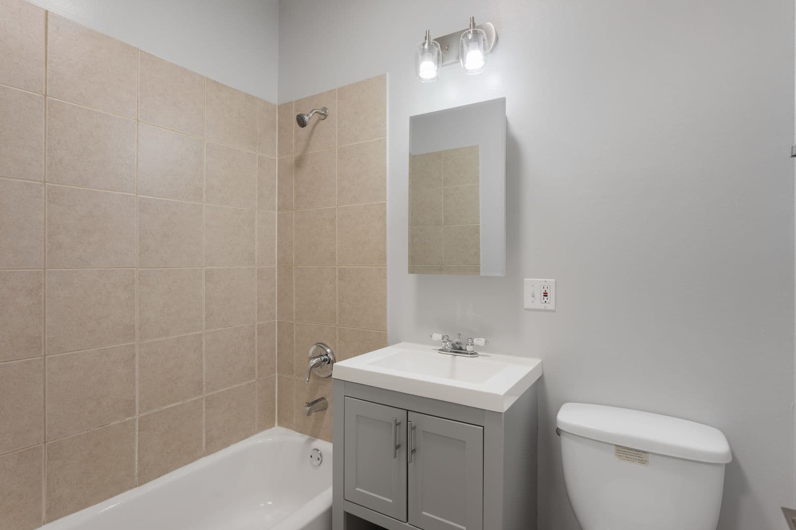 Chicago Apartment: 7320-30 N Damen Ave
