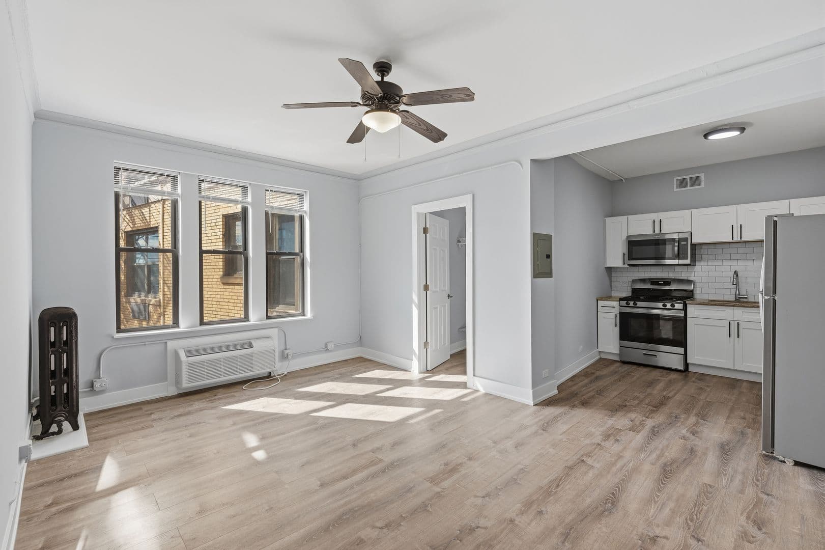 Chicago Apartment: 6807 N Sheridan Road