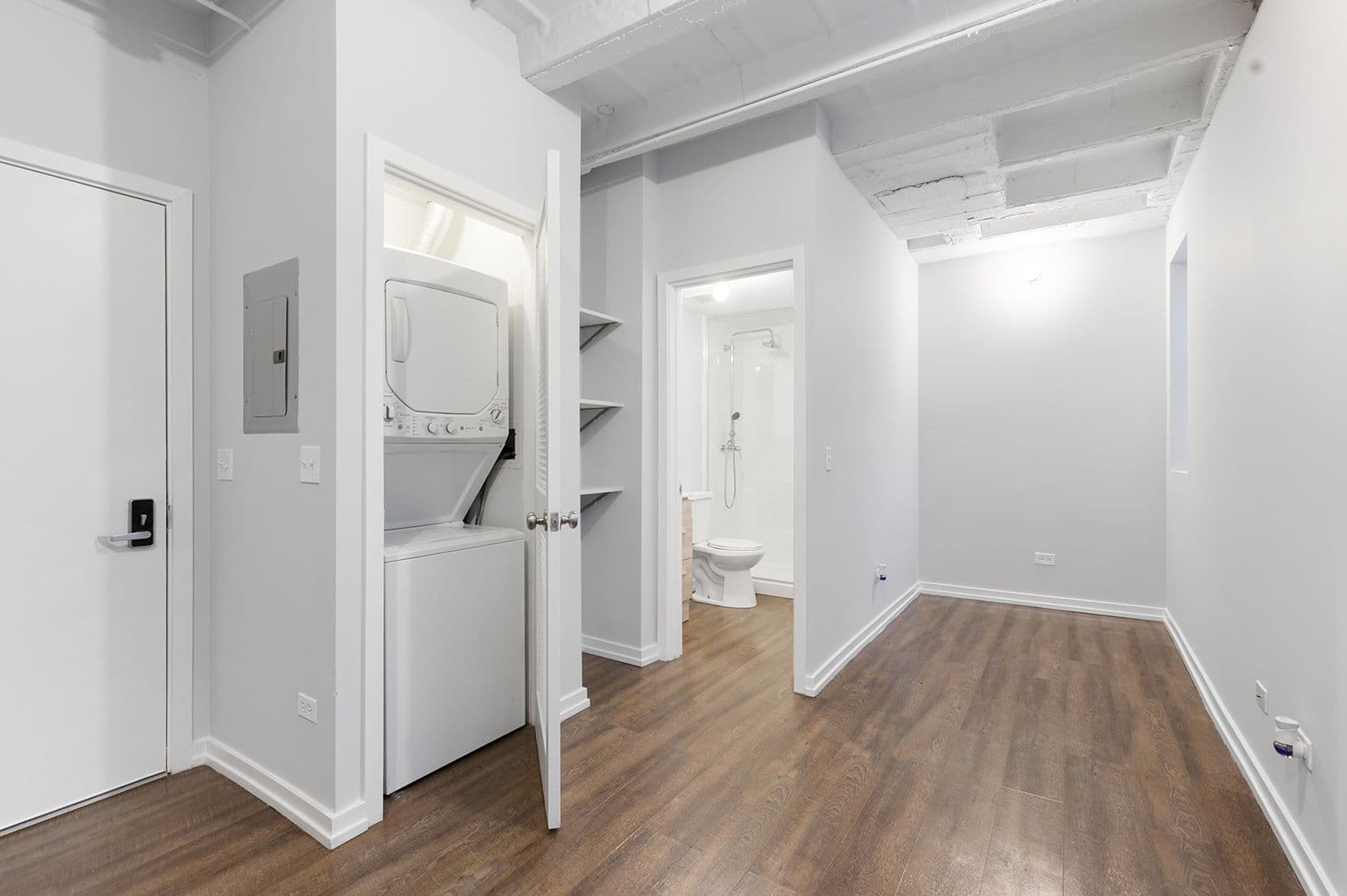 Chicago Apartment: 5718 N Winthrop Avenue