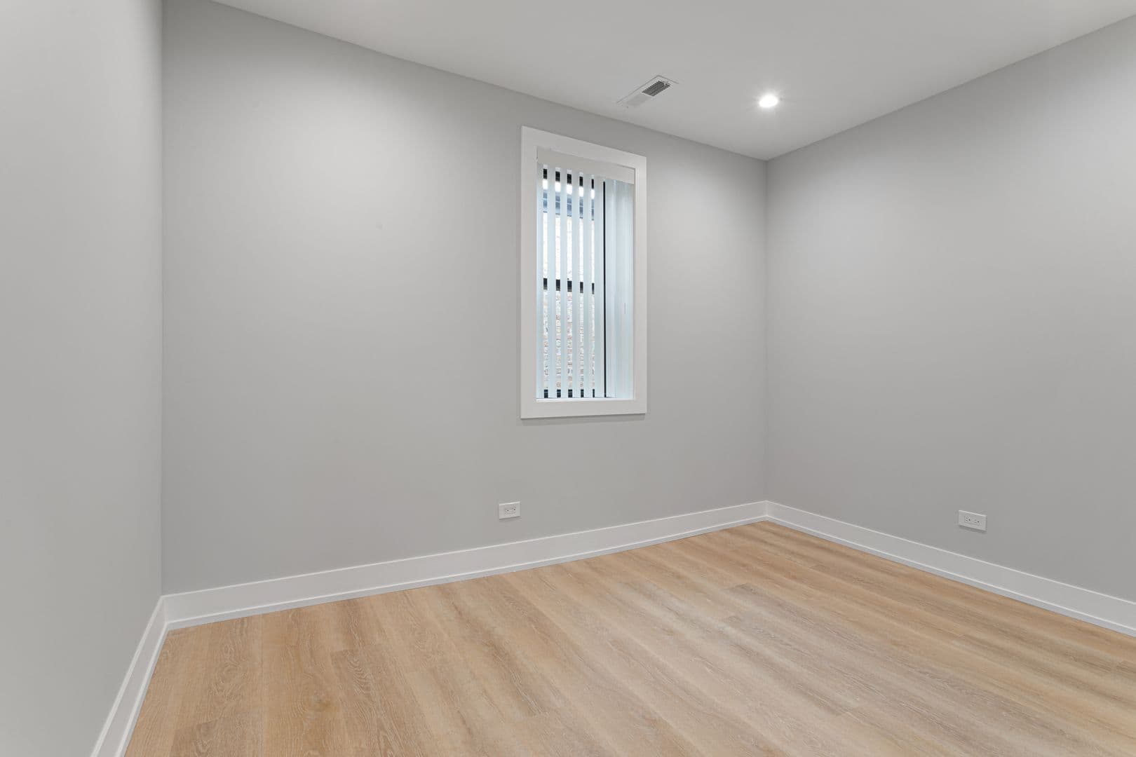 Chicago Apartment: 1548-1558.5 W Juneway