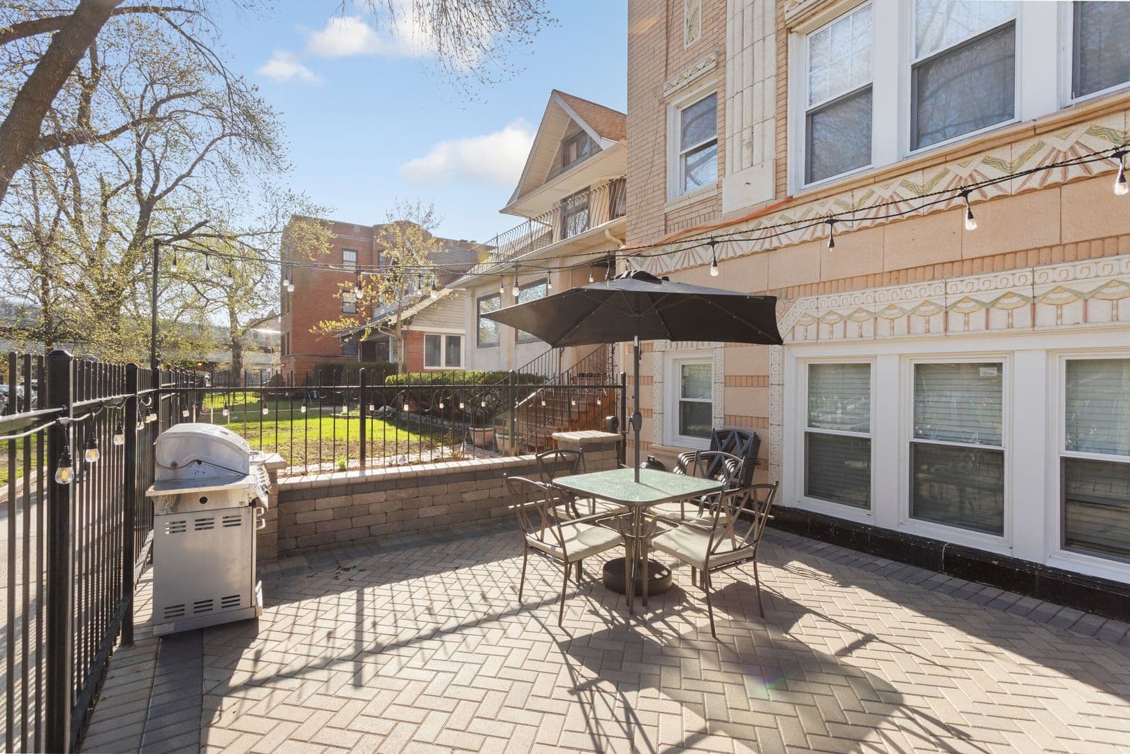 Chicago Apartment: 1521 W Sherwin Ave