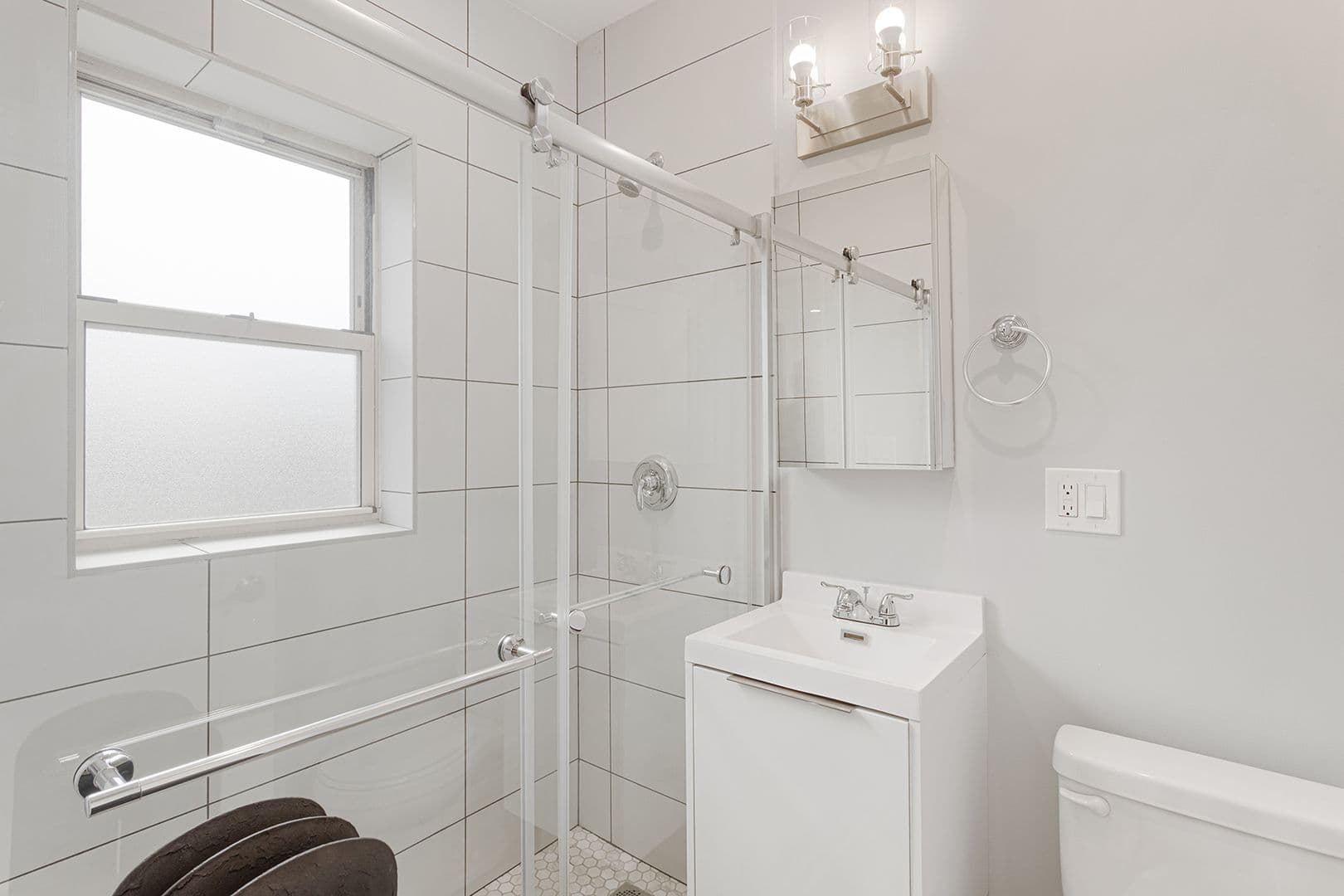 Chicago Apartment: 1627-35 W Chase Ave.