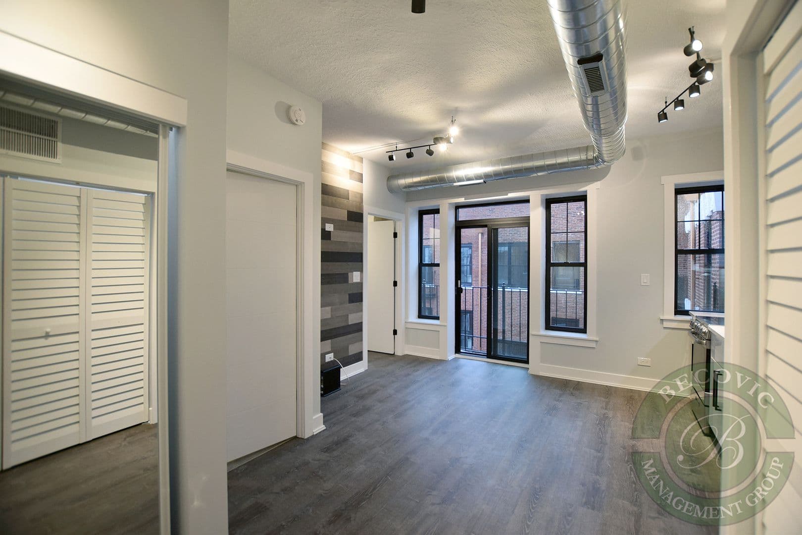 Chicago Apartment: 7645 N Sheridan Rd