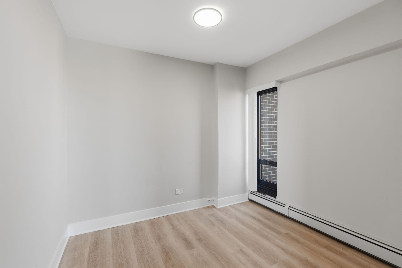 Chicago Apartment: 6166 N Sheridan Rd