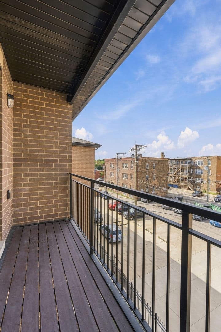Chicago Apartment: 7428 N. Rogers Ave.