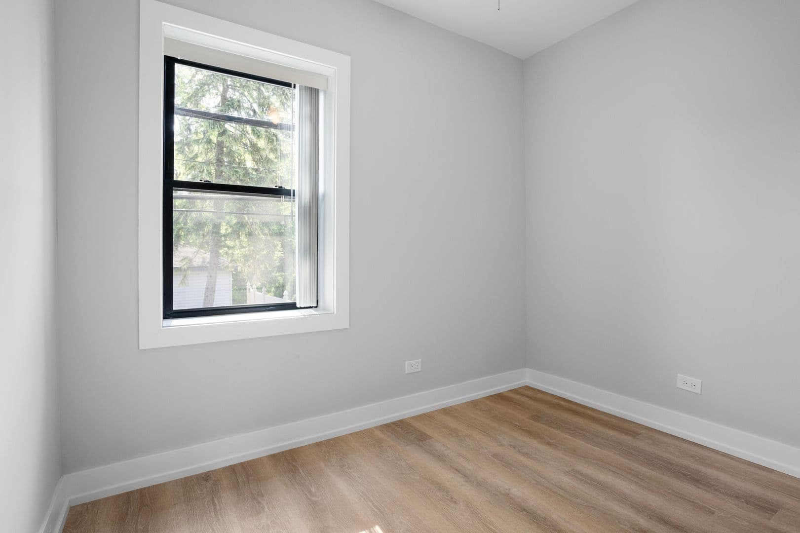 Chicago Apartment: 1548-1558.5 W Juneway