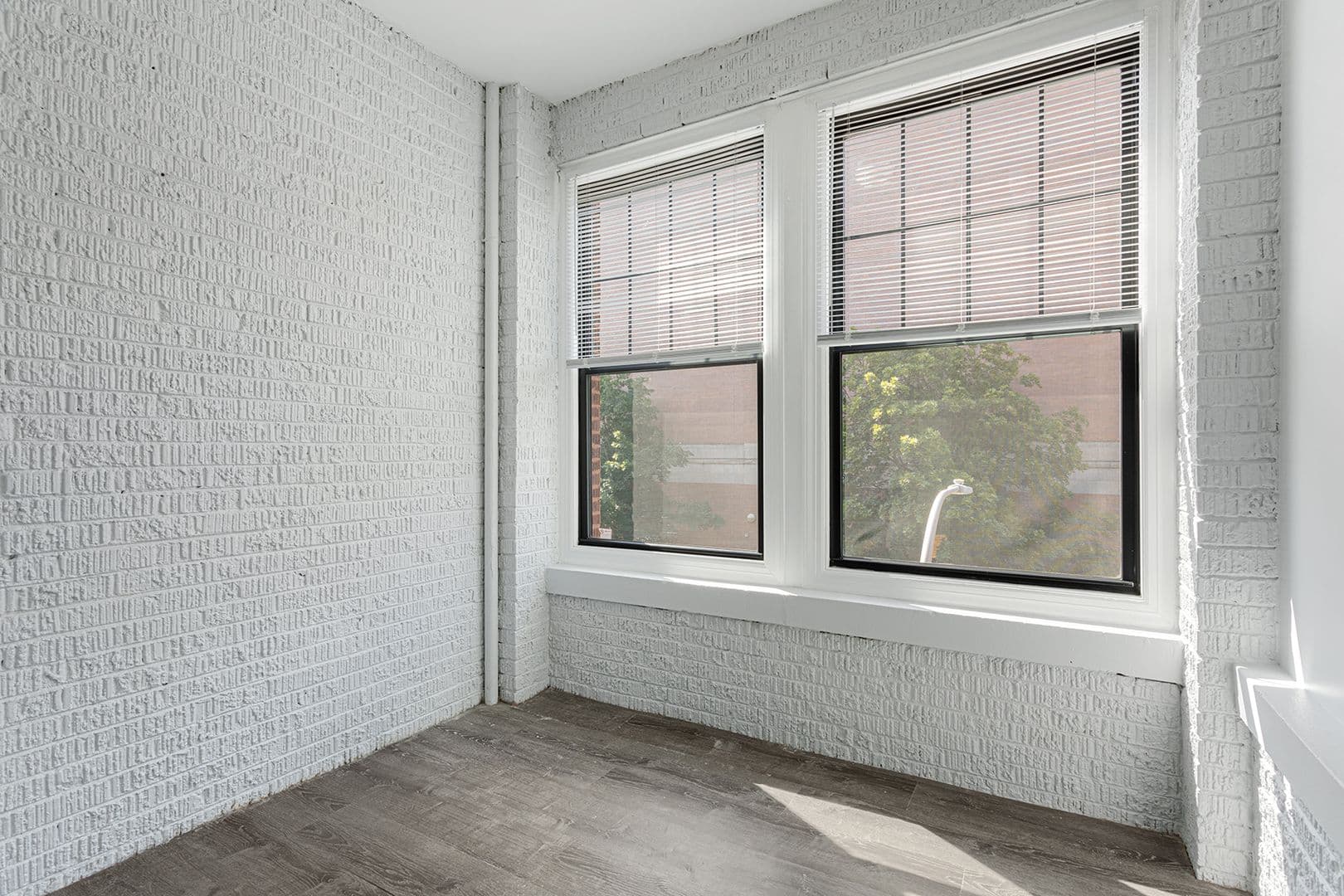 Chicago Apartment: 7700-7706 N Marshfield Ave; 1638-1642 W Jonquil Ter