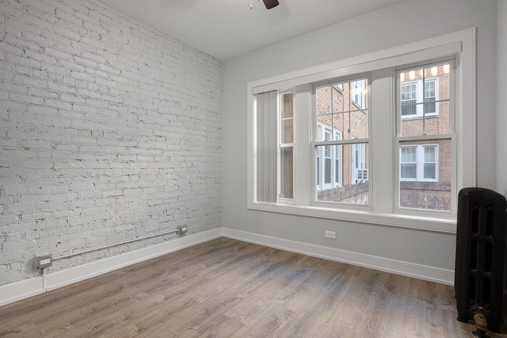 Chicago Apartment: 1902-1908 W Morse Ave