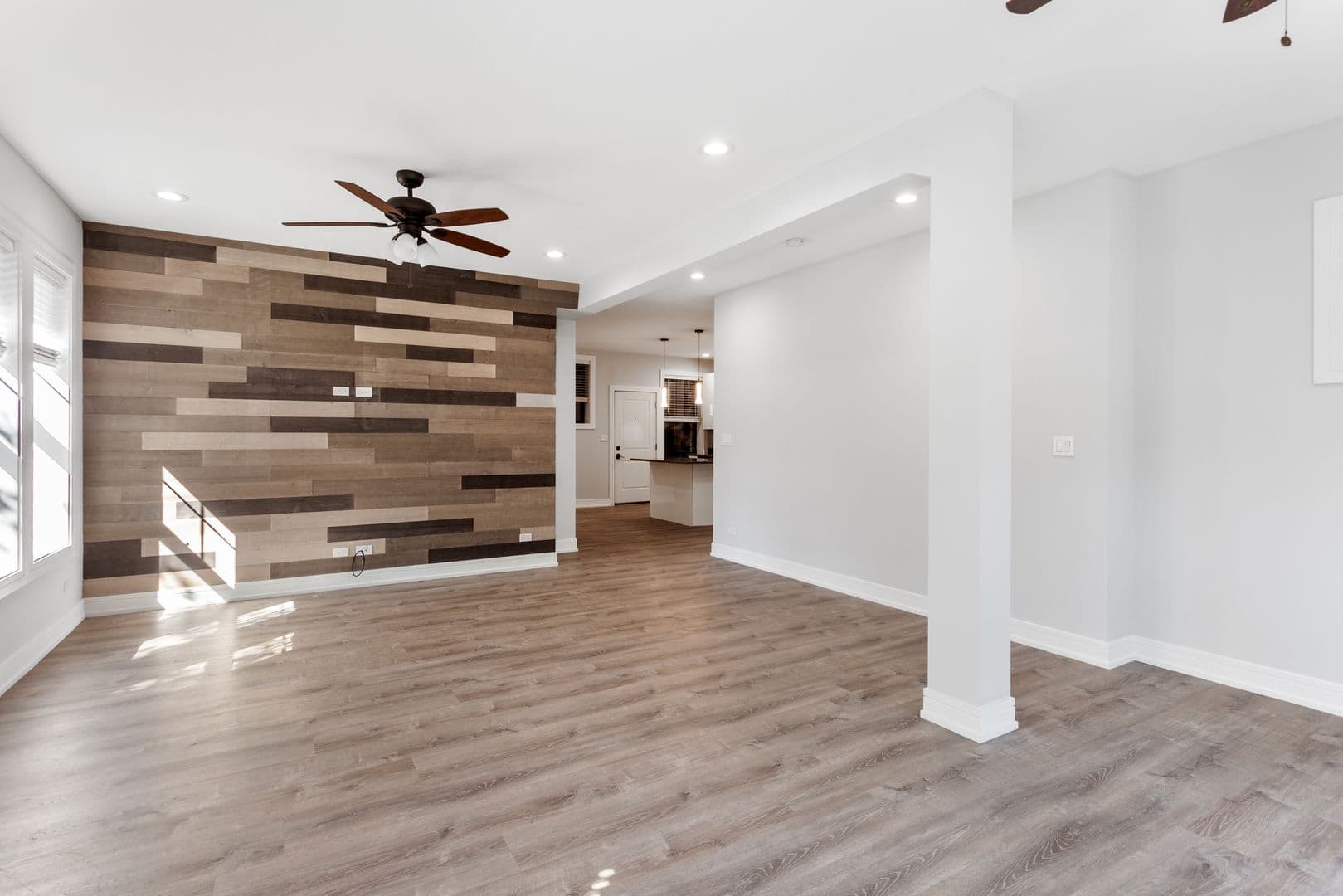 Chicago Apartment: 6100-6118 N Winthrop Ave