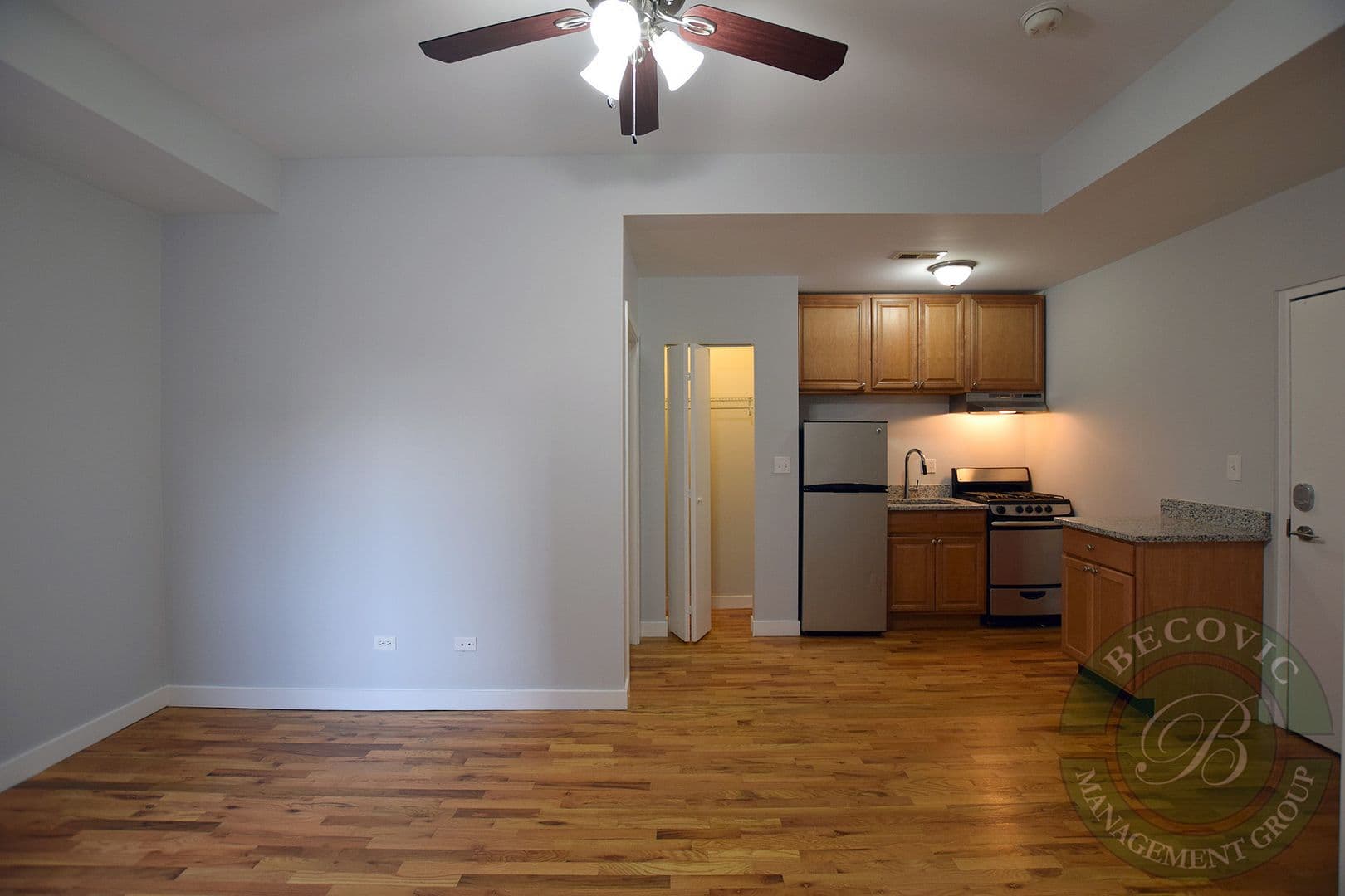 Chicago Apartment: 7450-7456 N Greenview Ave