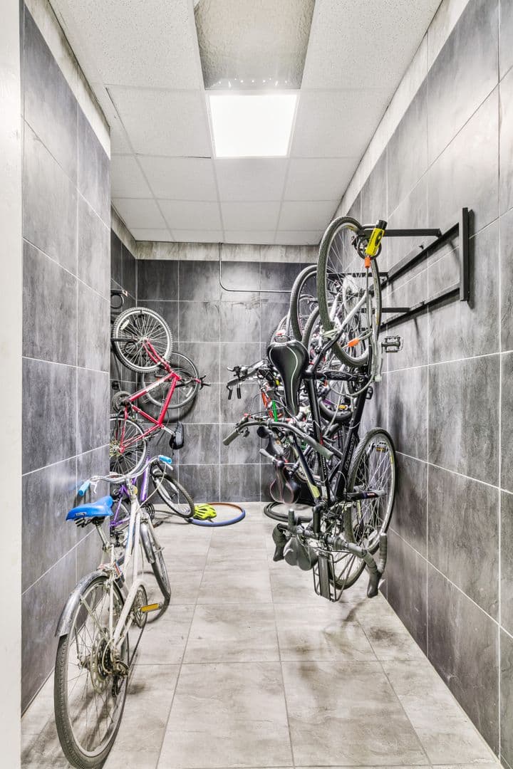 Chicago Apartment: 5860 N Kenmore Avenue