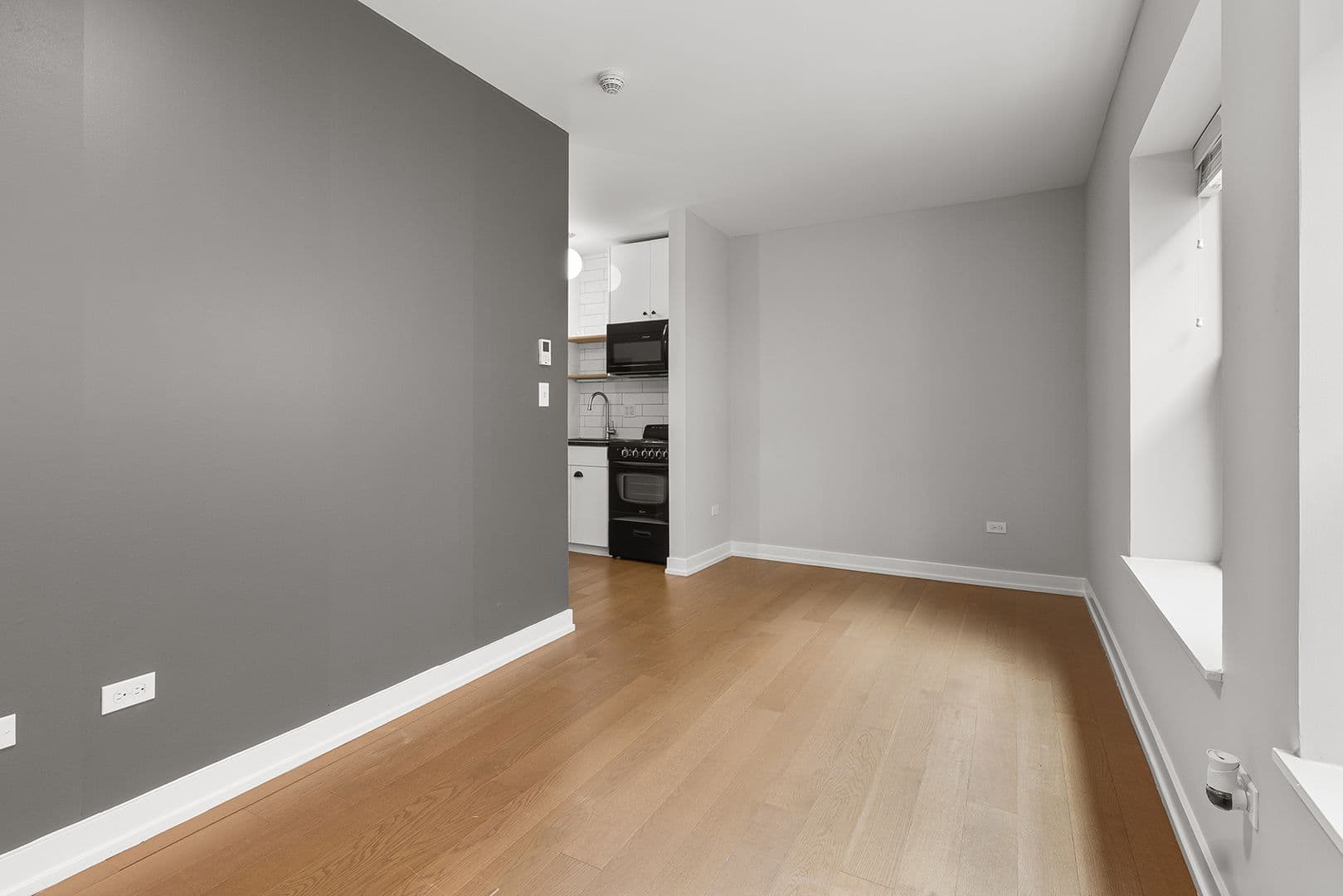 Chicago Apartment: 6019 N Winthrop Avenue
