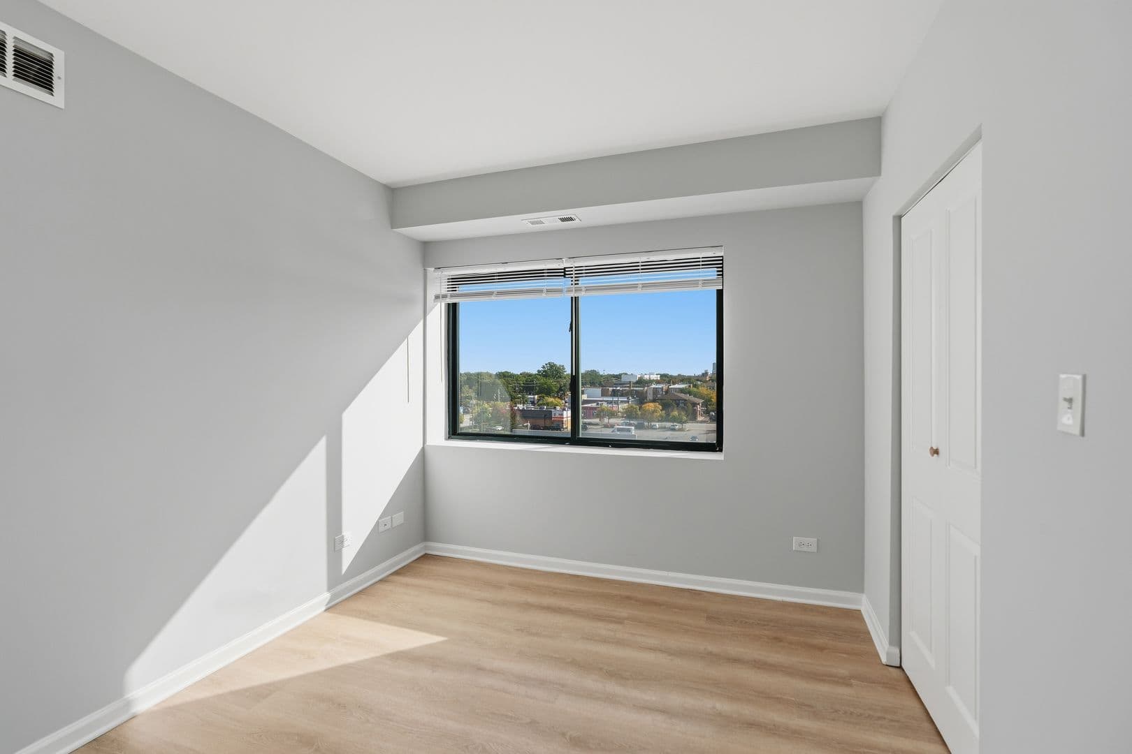 Chicago Apartment: 2451 W Howard Street