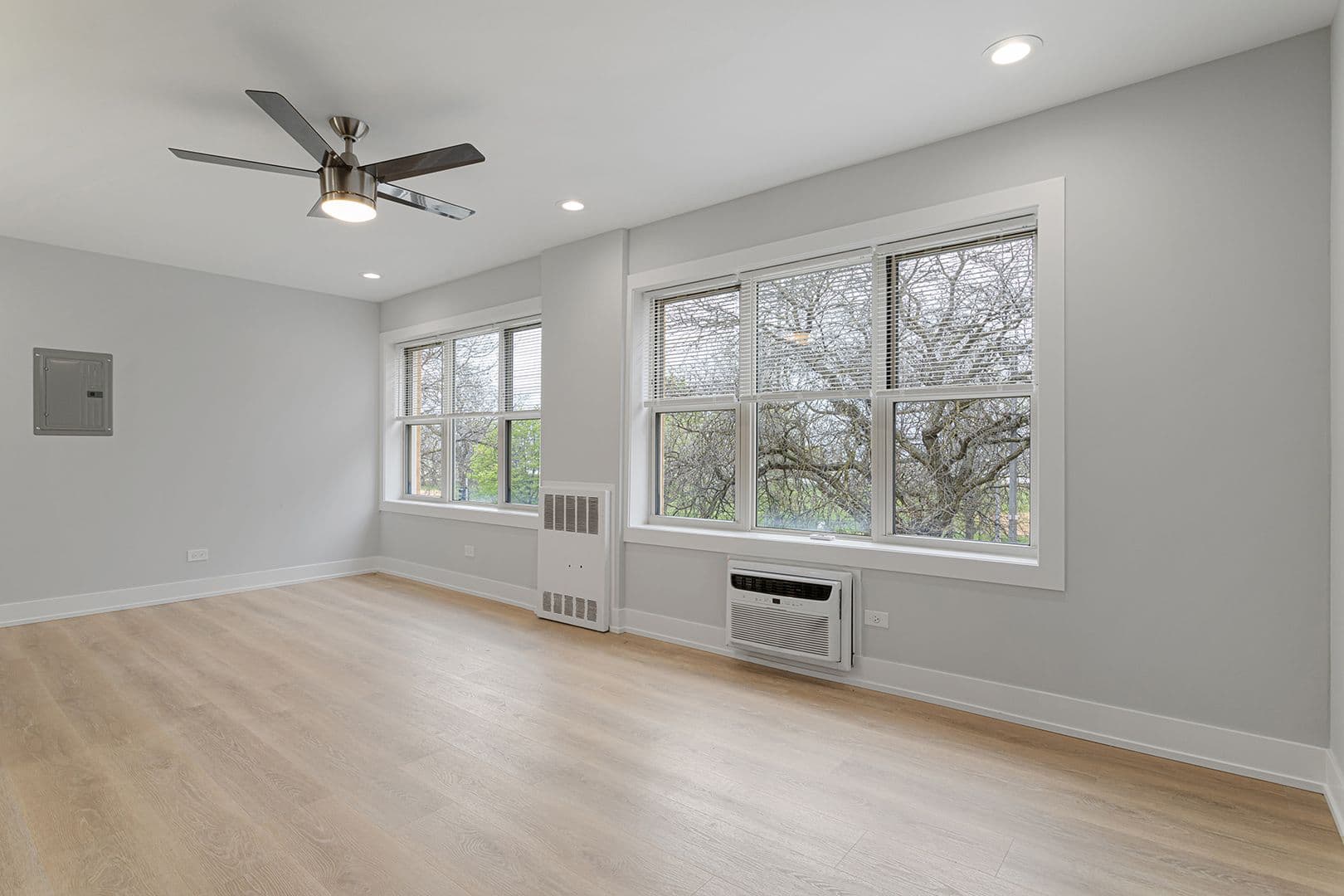 Chicago Apartment: 7070 N Sheridan Rd