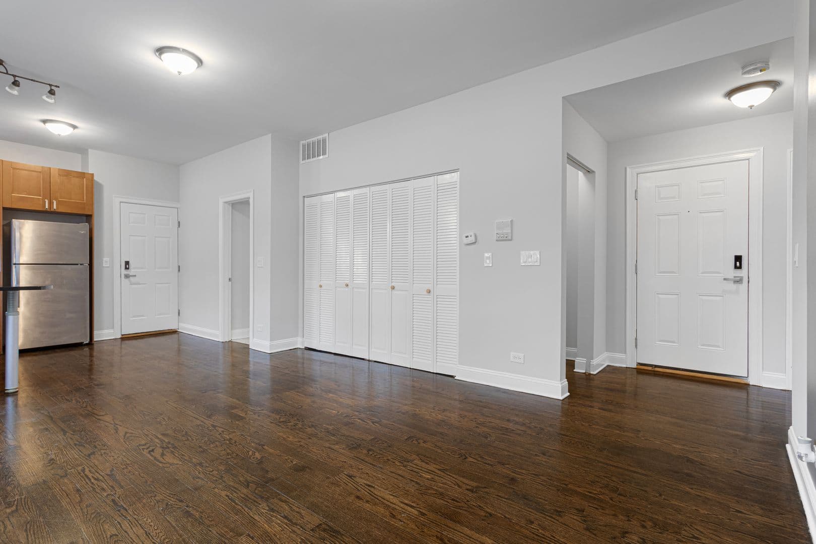 Chicago Apartment: 7526-7530 N Seeley Avenue