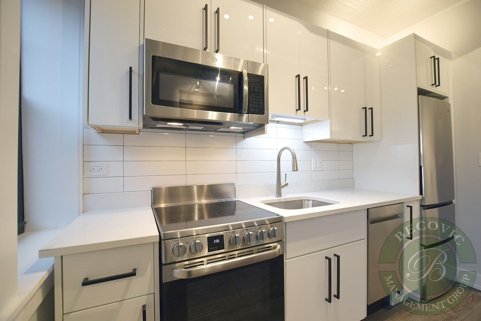 Chicago Apartment: 7645 N Sheridan Rd