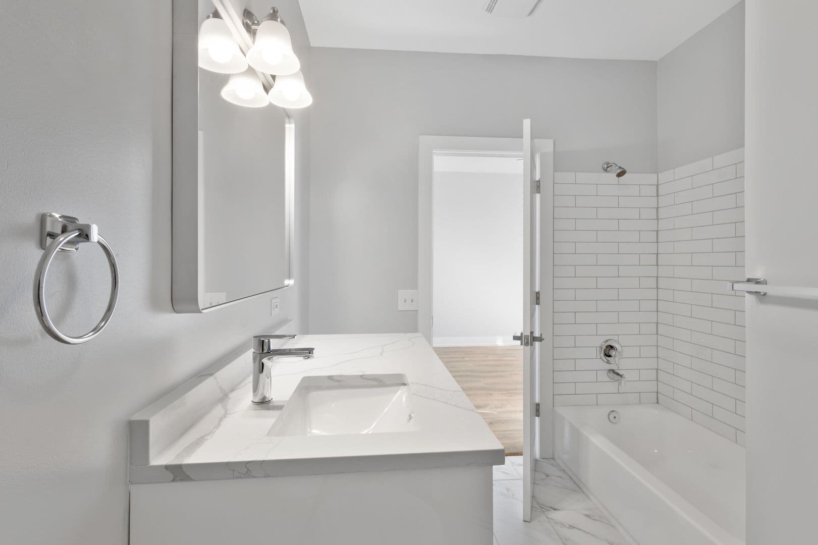 Chicago Apartment: 1625 W Howard