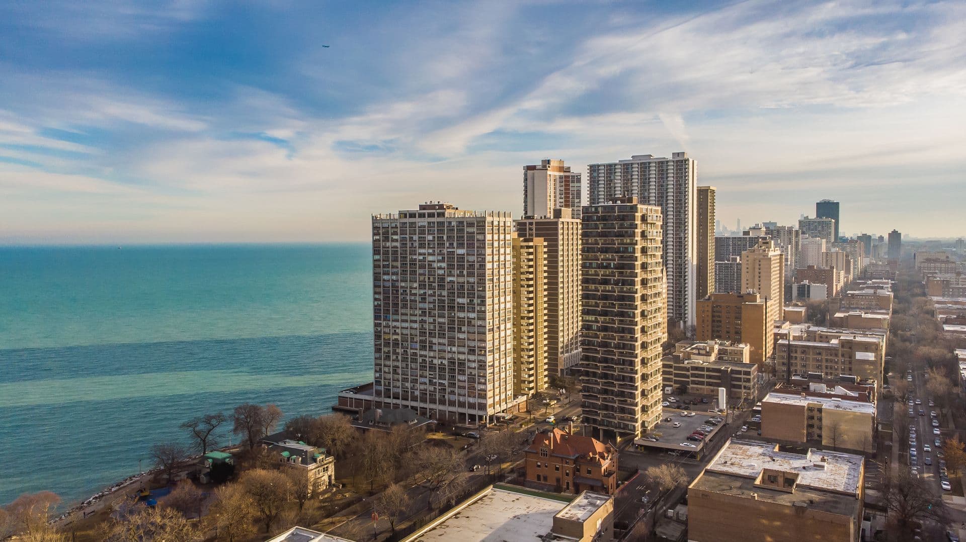 Chicago Apartment: 6166 N Sheridan Rd