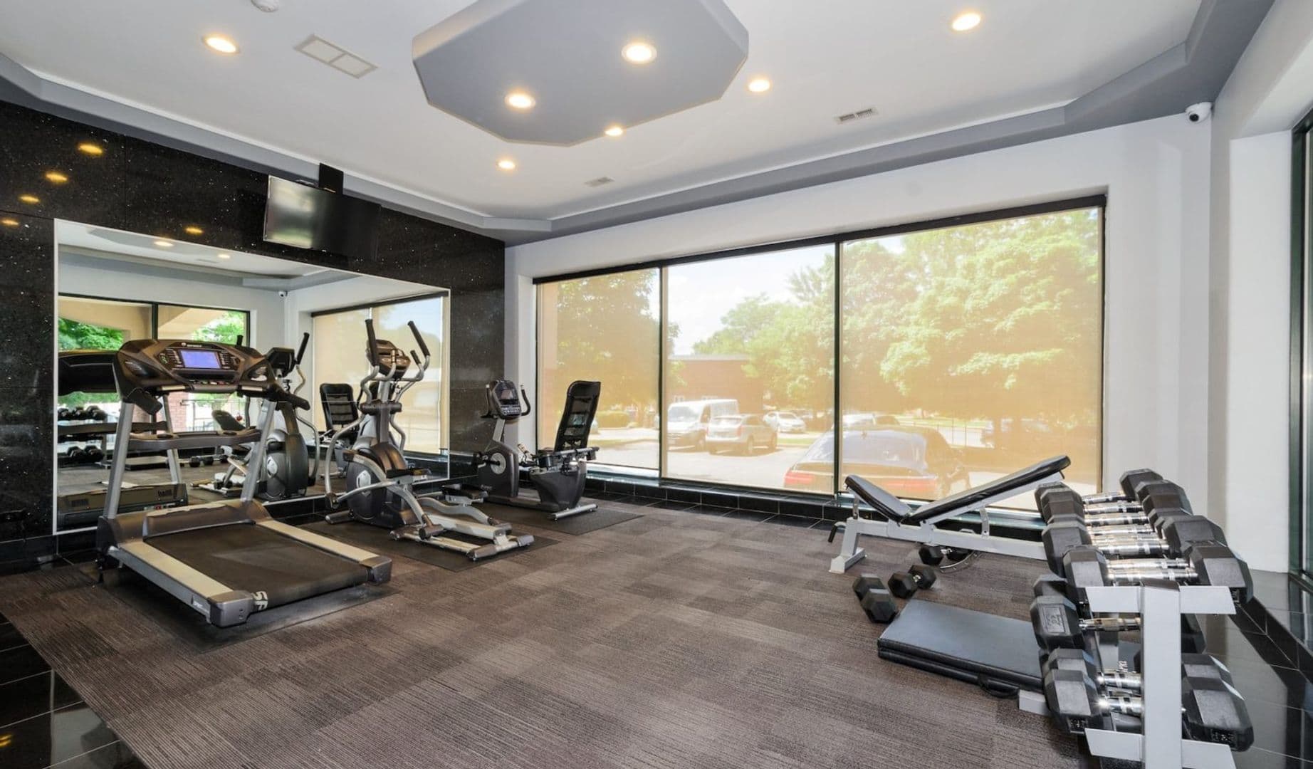 Chicago Apartment: 2451 W Howard Street