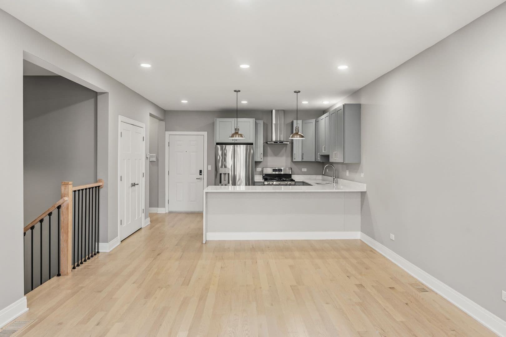 Chicago Apartment: 7428 N. Rogers Ave.