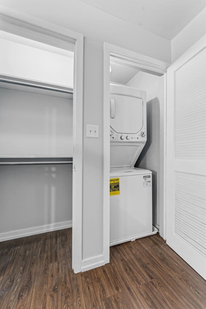 Chicago Apartment: 5411 N Winthrop Avenue