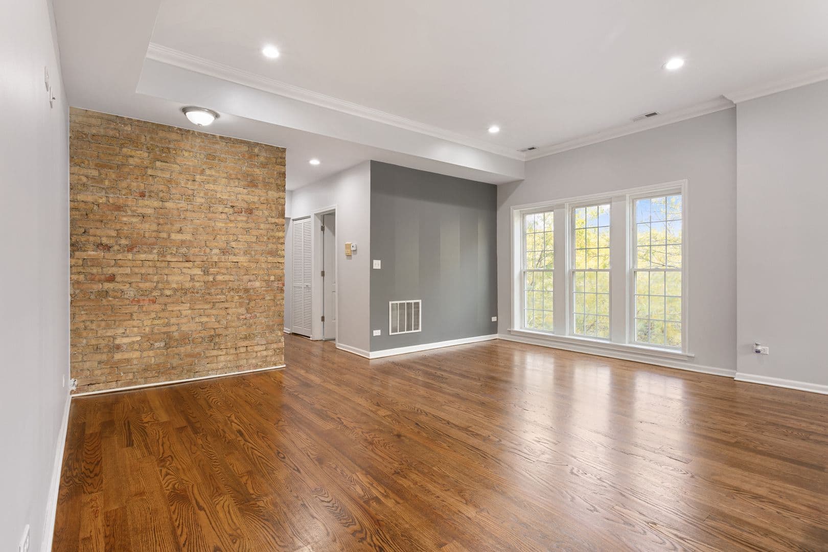 Chicago Apartment: 7722-7734 N Ashland Ave