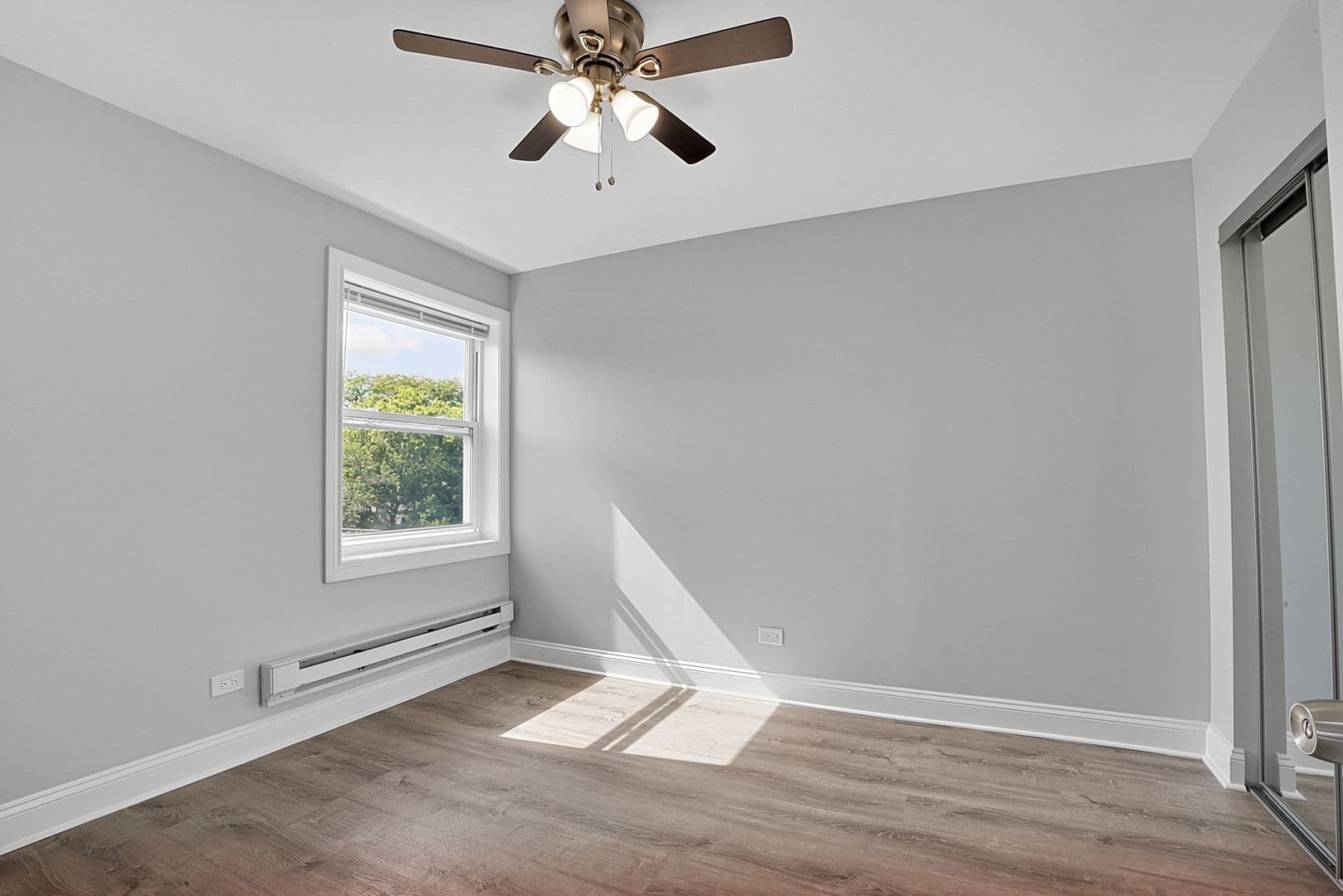 Chicago Apartment: 7710 N Sheridan Rd