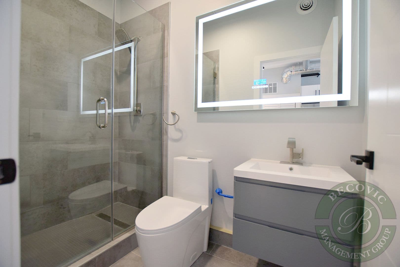 Chicago Apartment: 7645 N Sheridan Rd