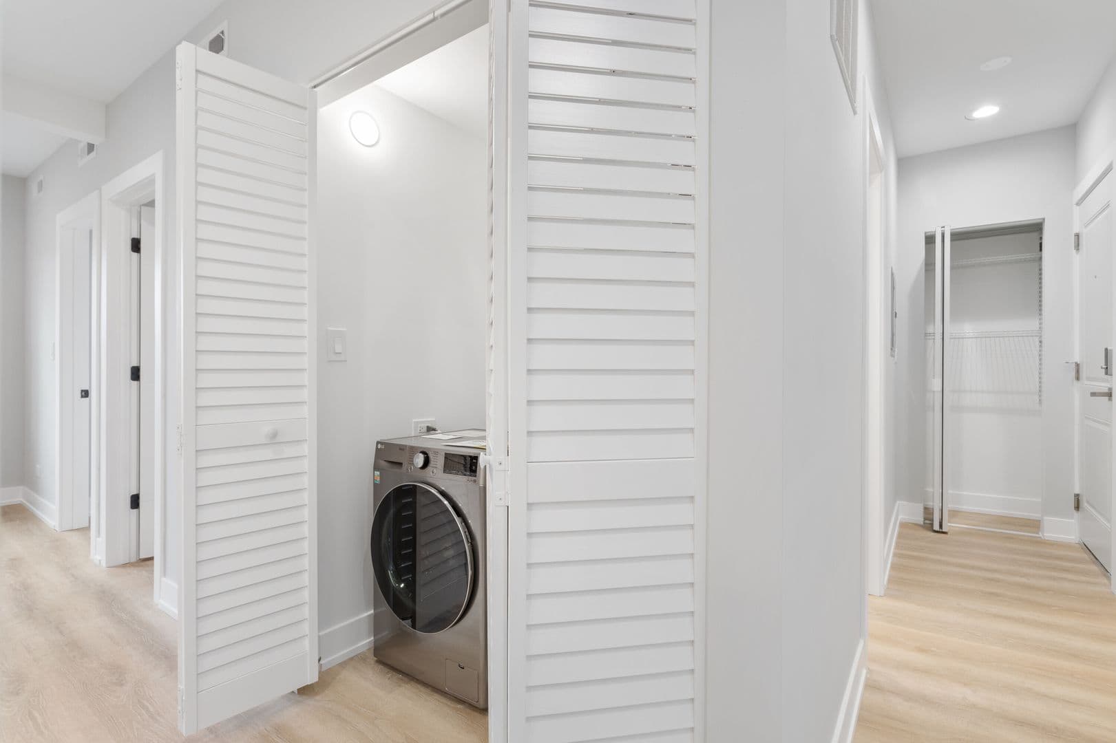 Chicago Apartment: 1548-1558.5 W Juneway