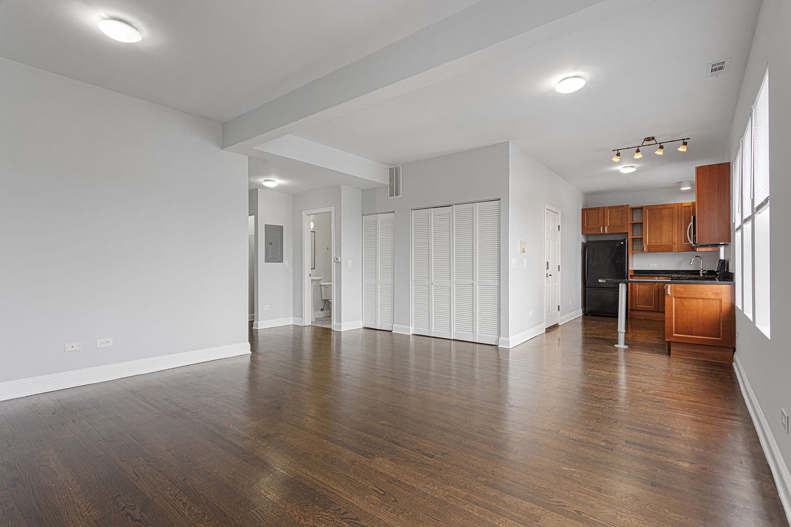 Chicago Apartment: 7526-7530 N Seeley Avenue