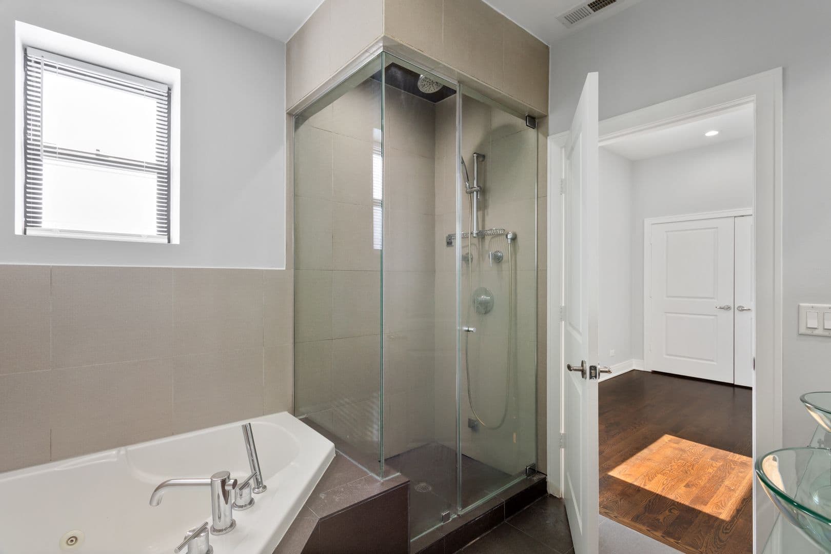 Chicago Apartment: 1412 W Morse