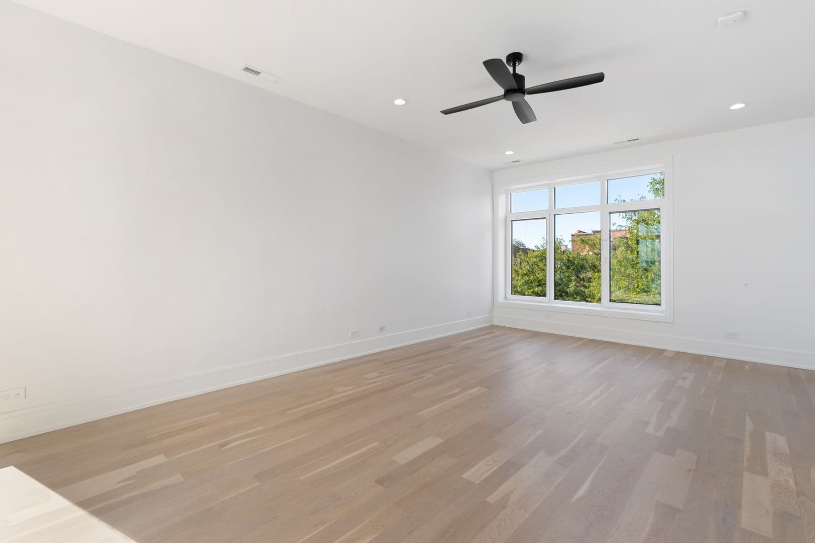 Chicago Apartment: 7729-31 N Eastlake Terrace