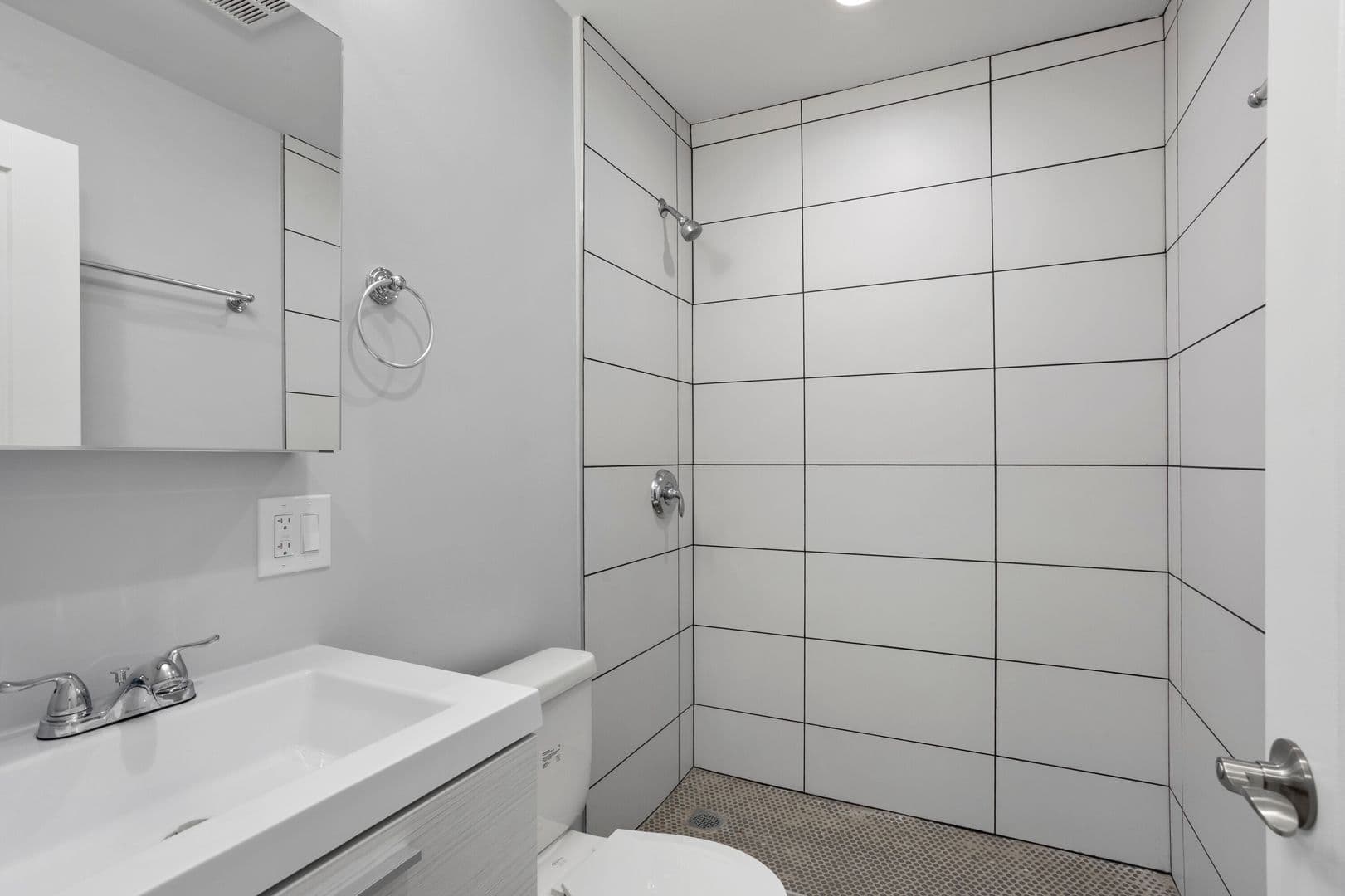 Chicago Apartment: 6758 N. Sheridan Rd.