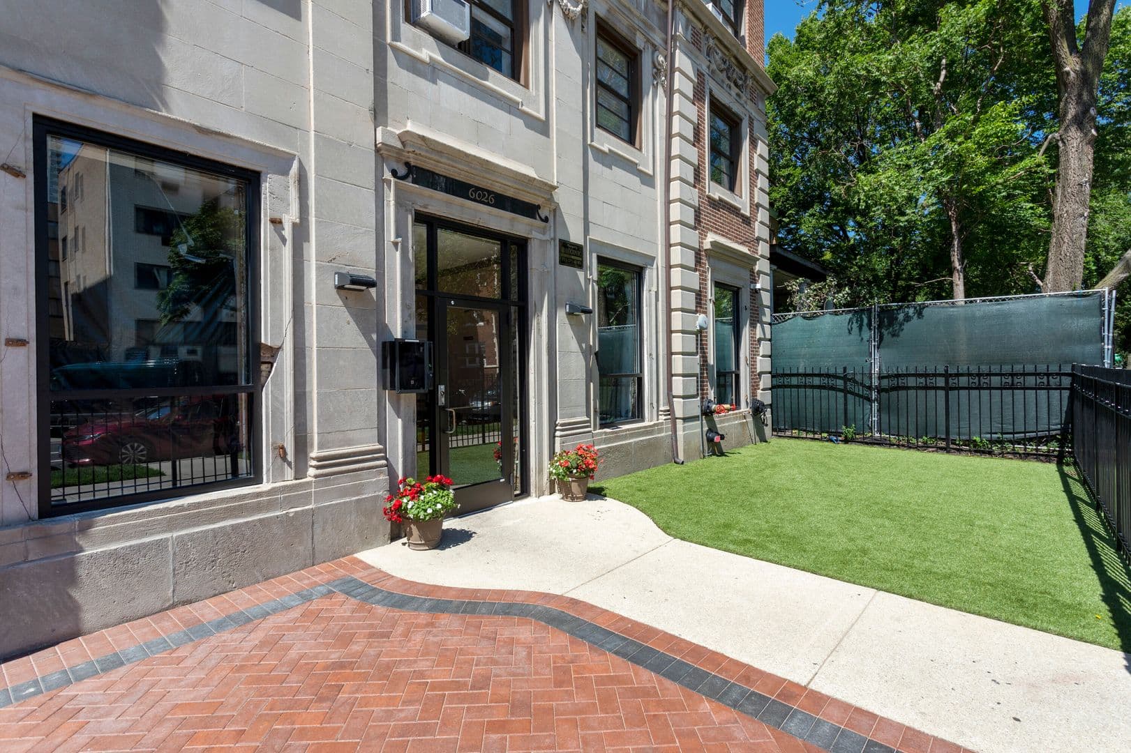 Chicago Apartment: 6026 N Winthrop
