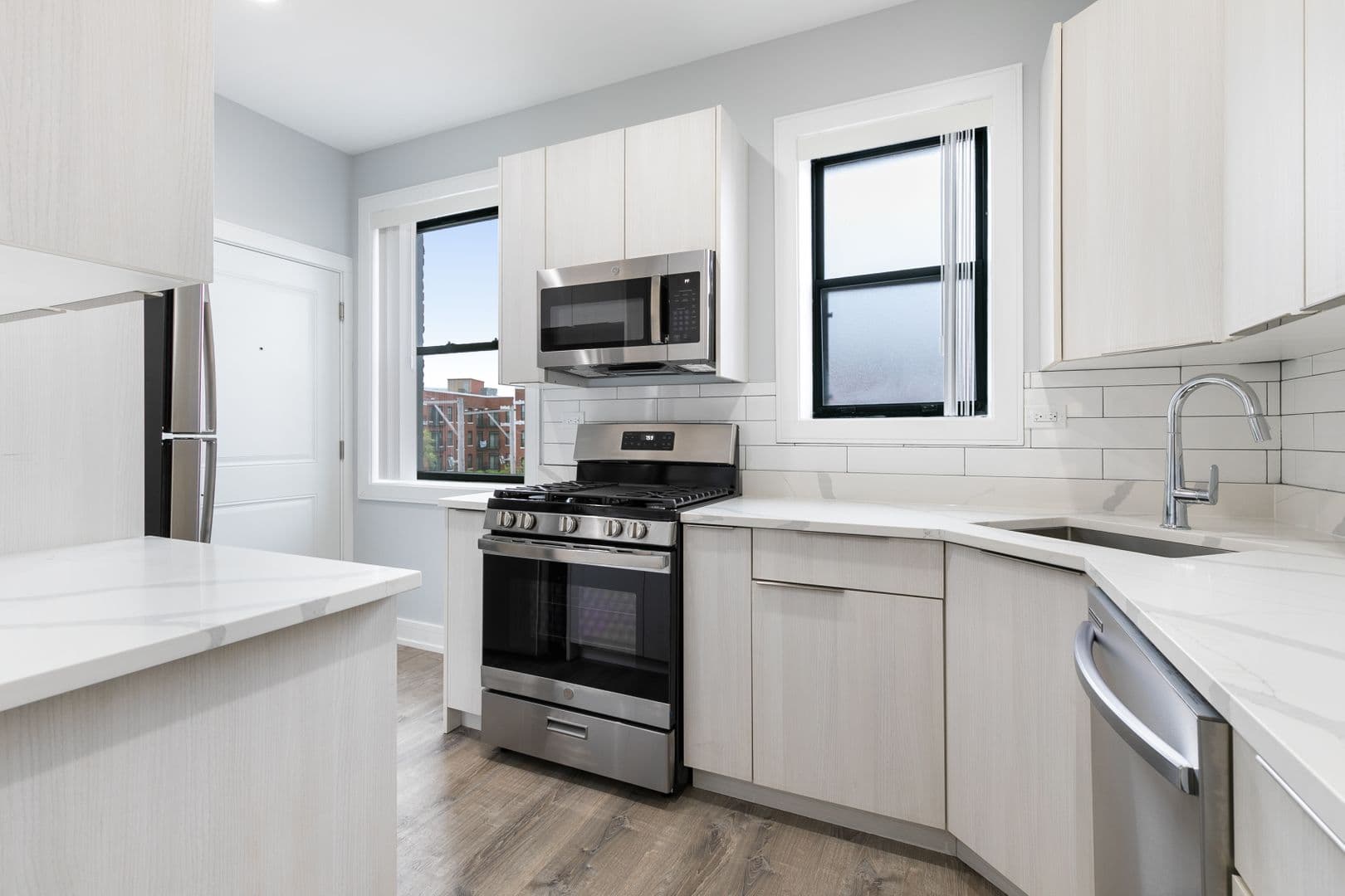Chicago Apartment: 7618 - 26 N.Eastlake Terrace