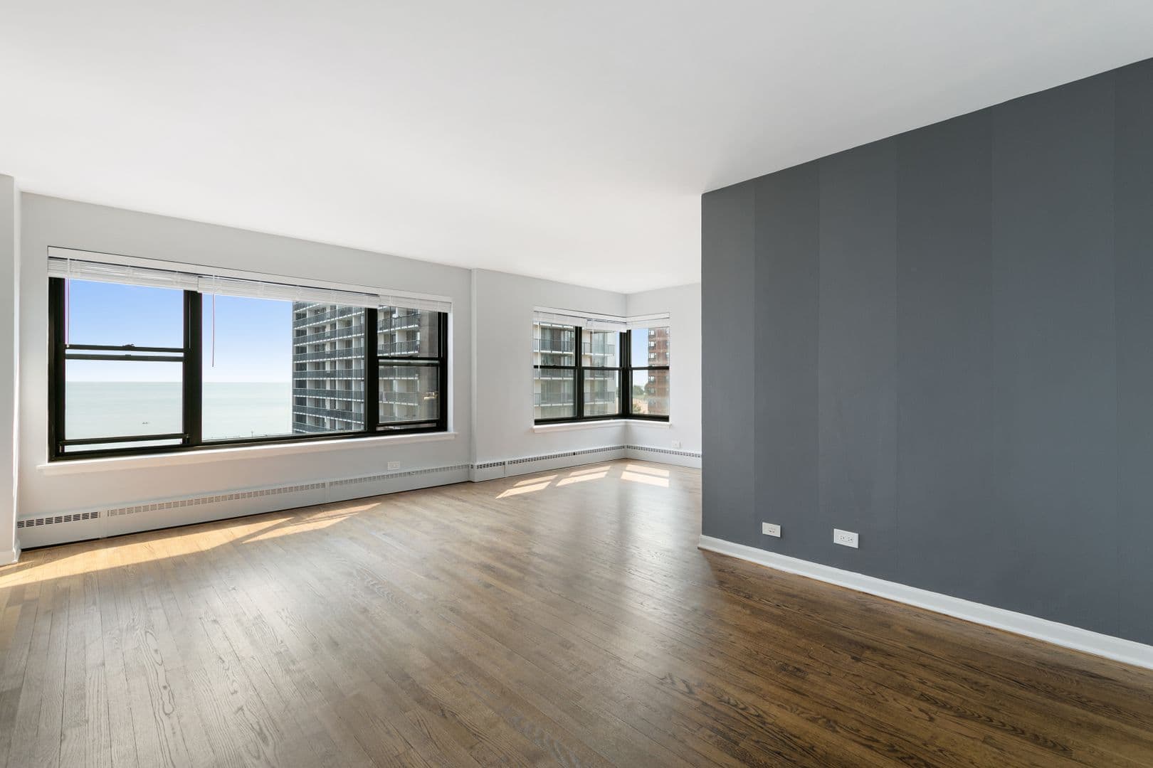 Chicago Apartment: 5858 N Sheridan Rd