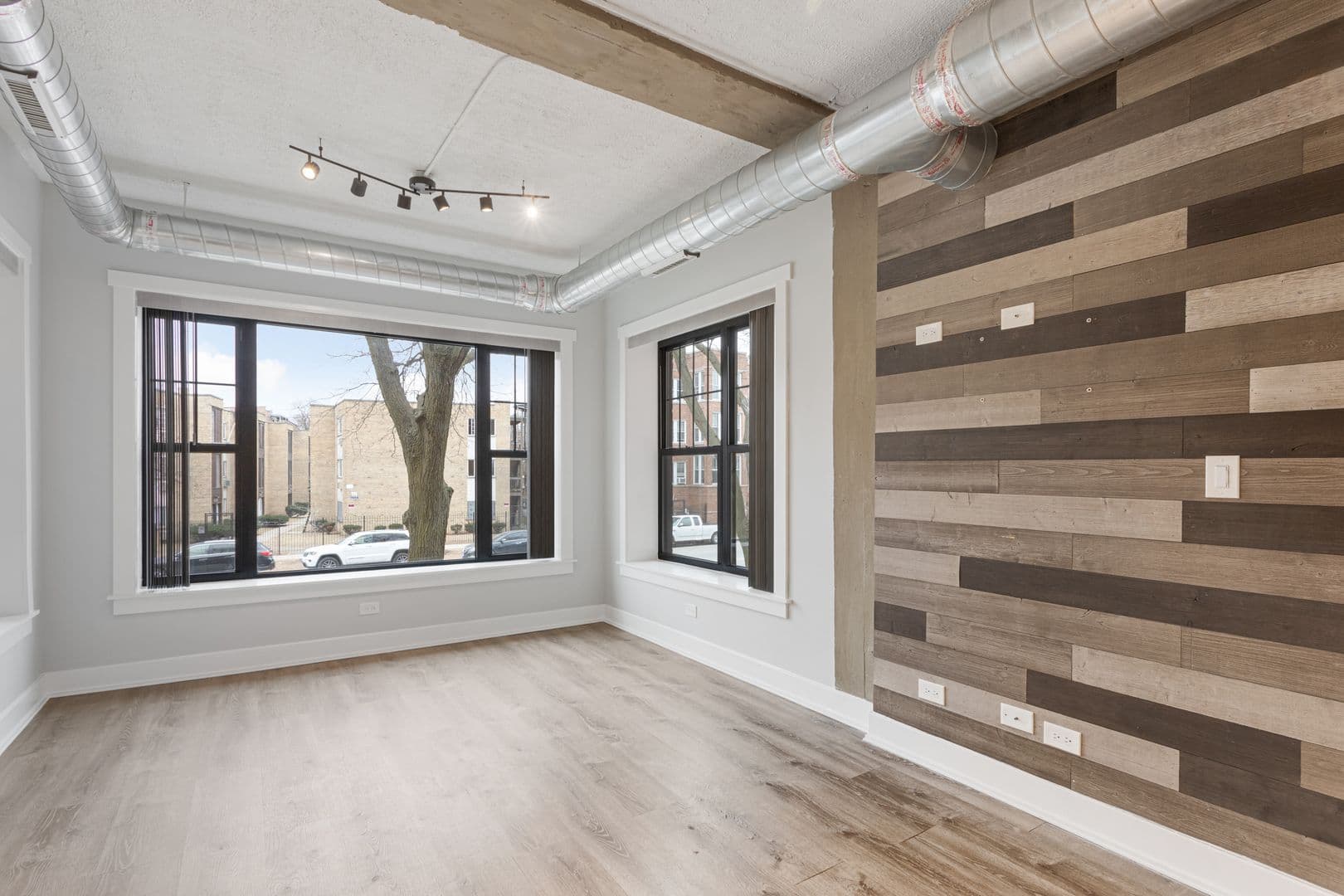 Chicago Apartment: 7645 N Sheridan Rd