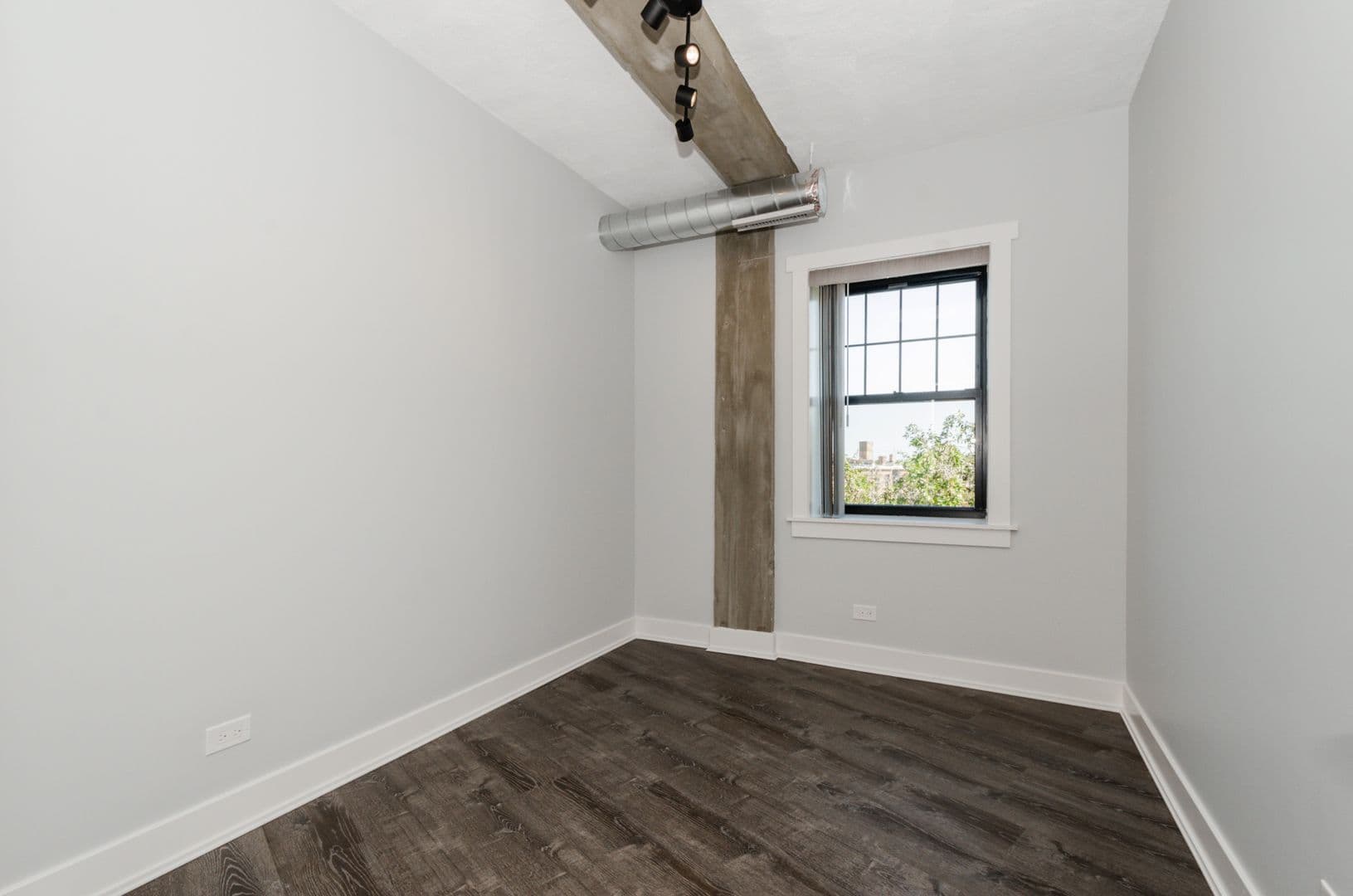 Chicago Apartment: 7645 N Sheridan Rd