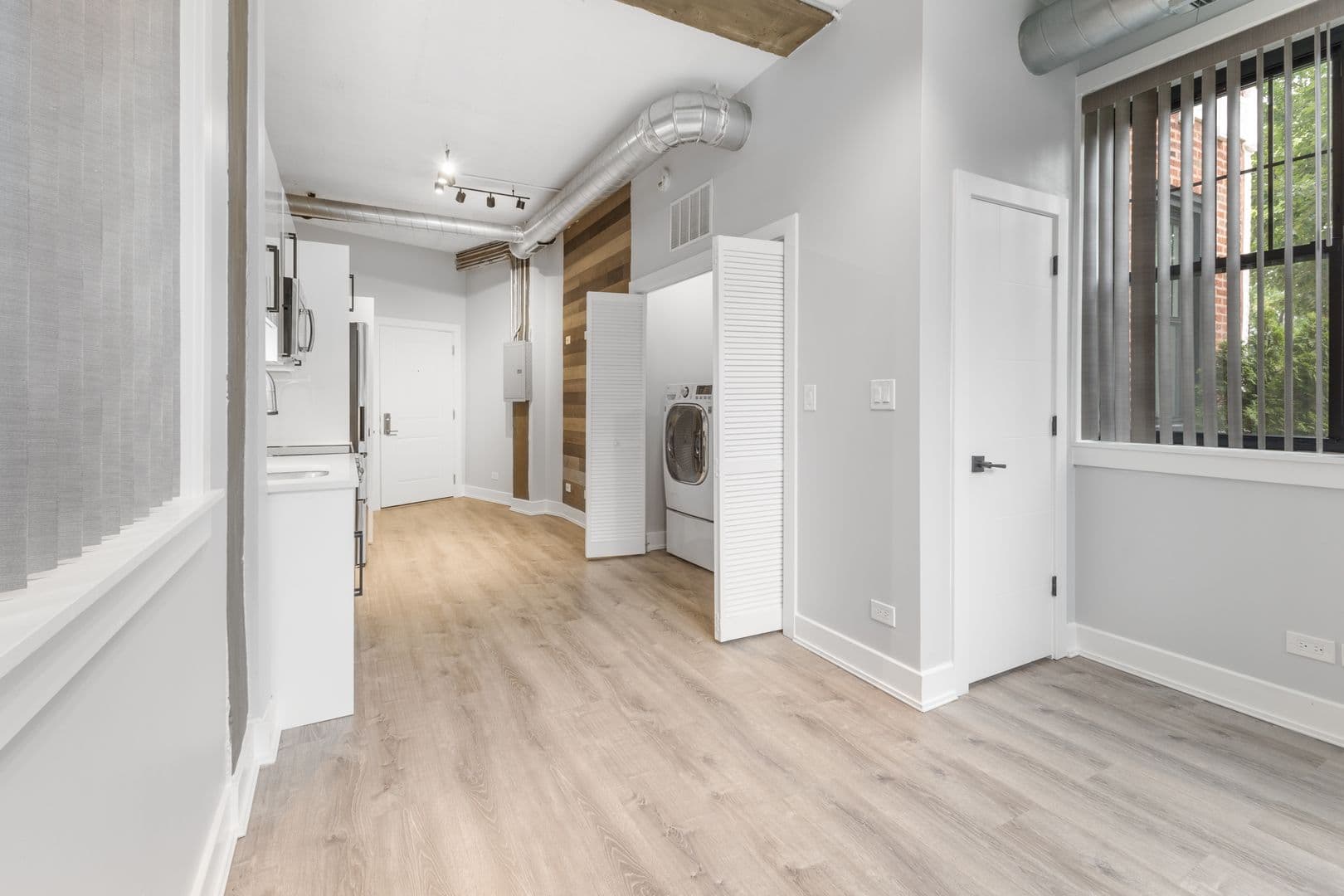 Chicago Apartment: 7645 N Sheridan Rd