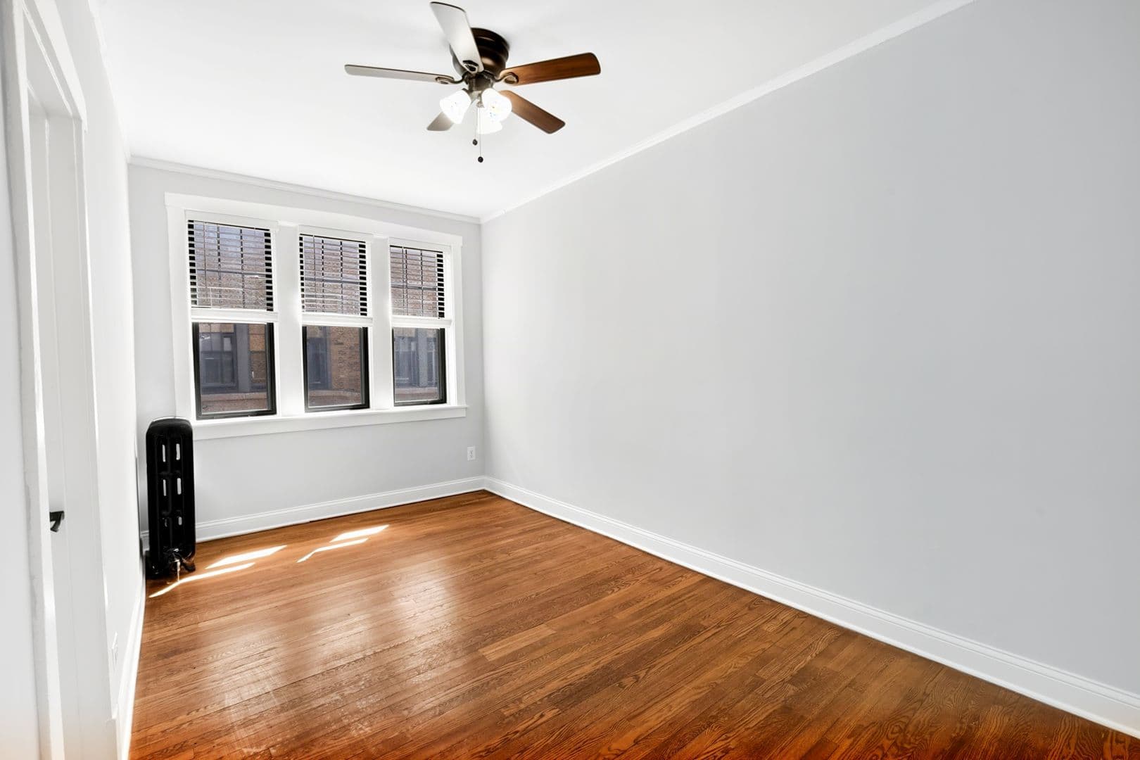 Chicago Apartment: 7618 - 26 N.Eastlake Terrace