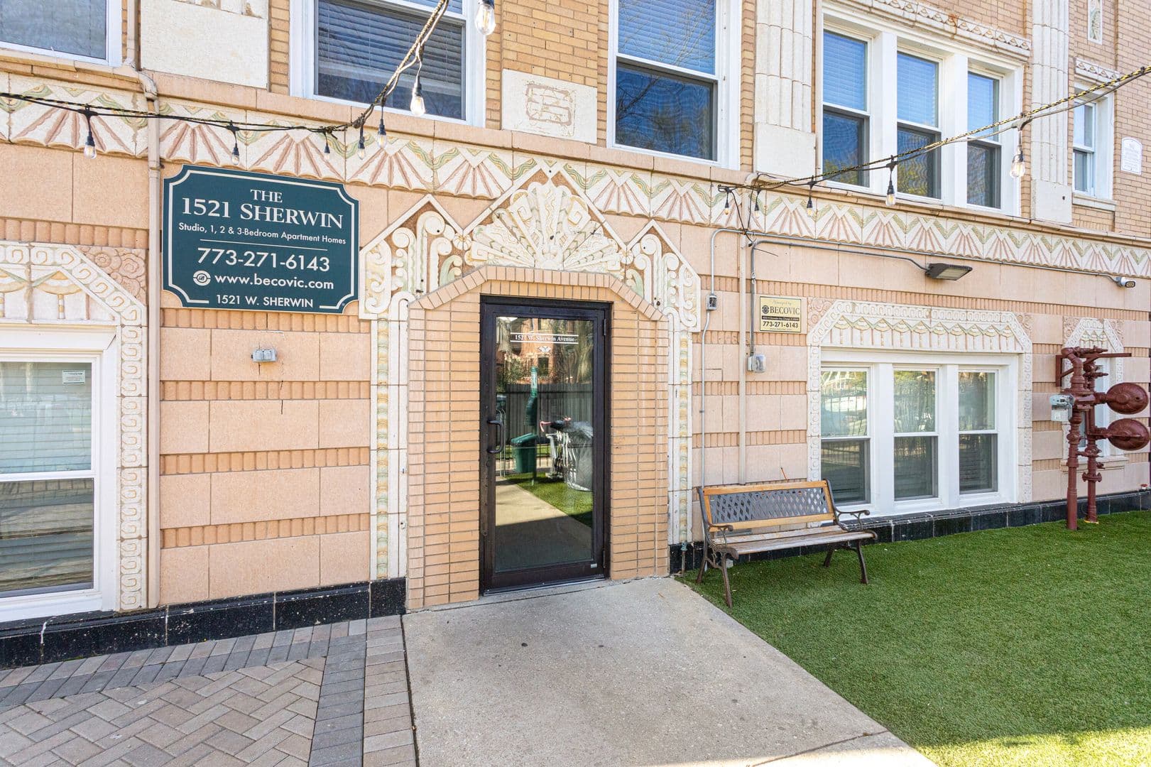 Chicago Apartment: 1521 W Sherwin Ave