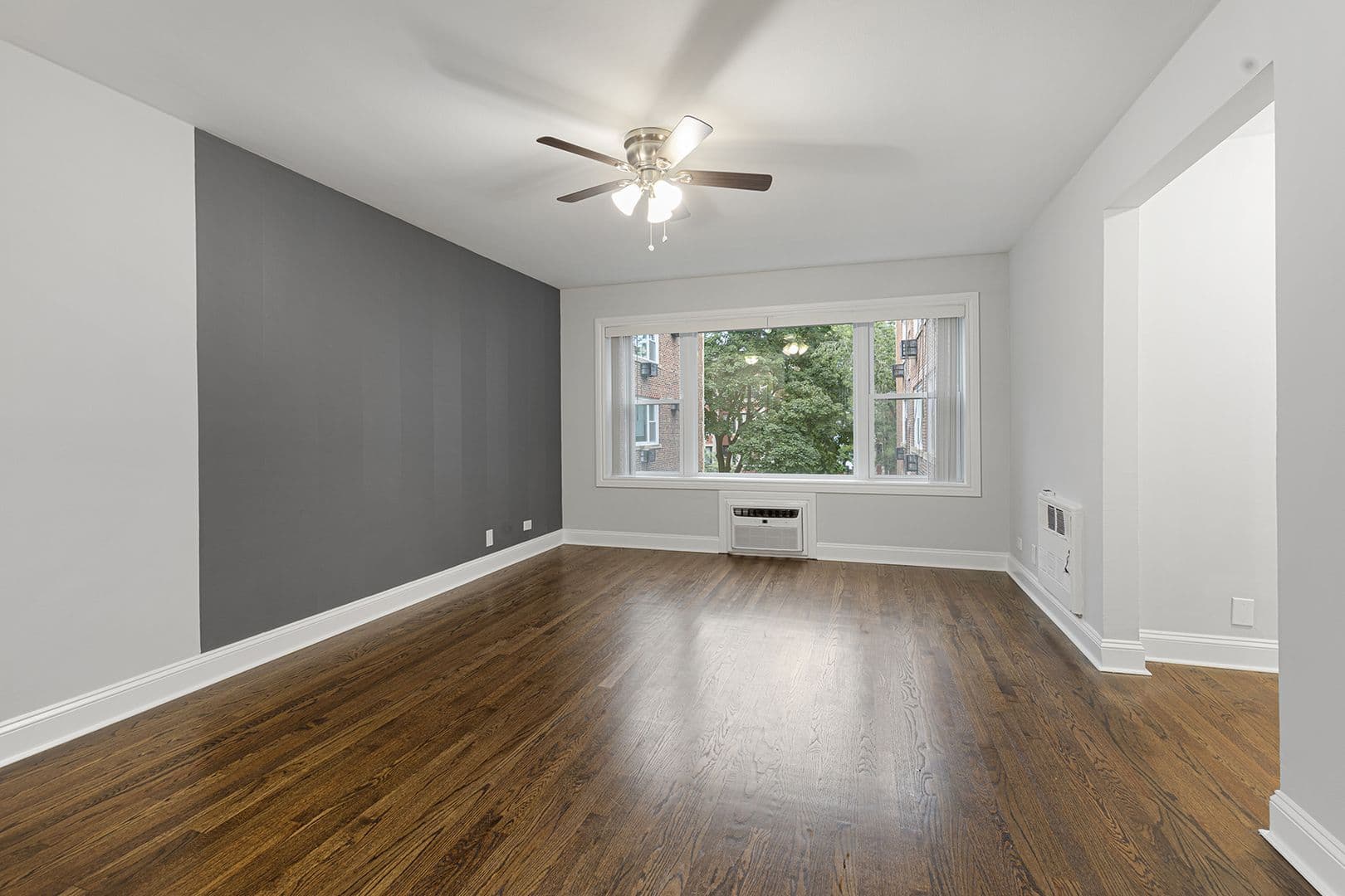 Chicago Apartment: 7630 - 38 N Eastlake Ter