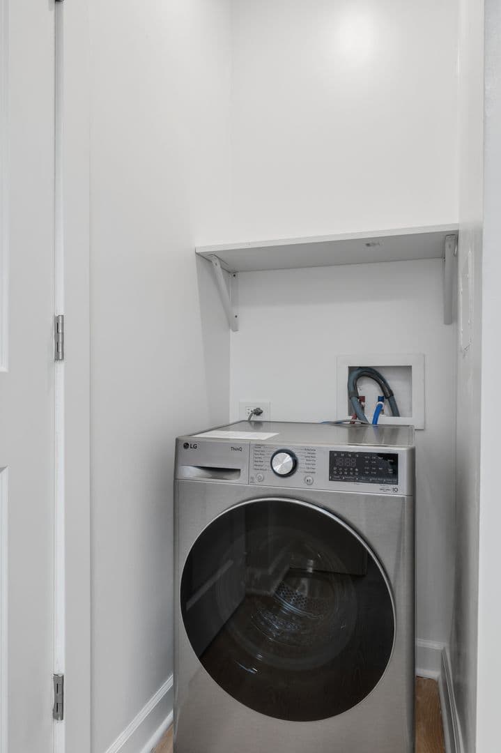 Chicago Apartment: 5710 N Winthrop